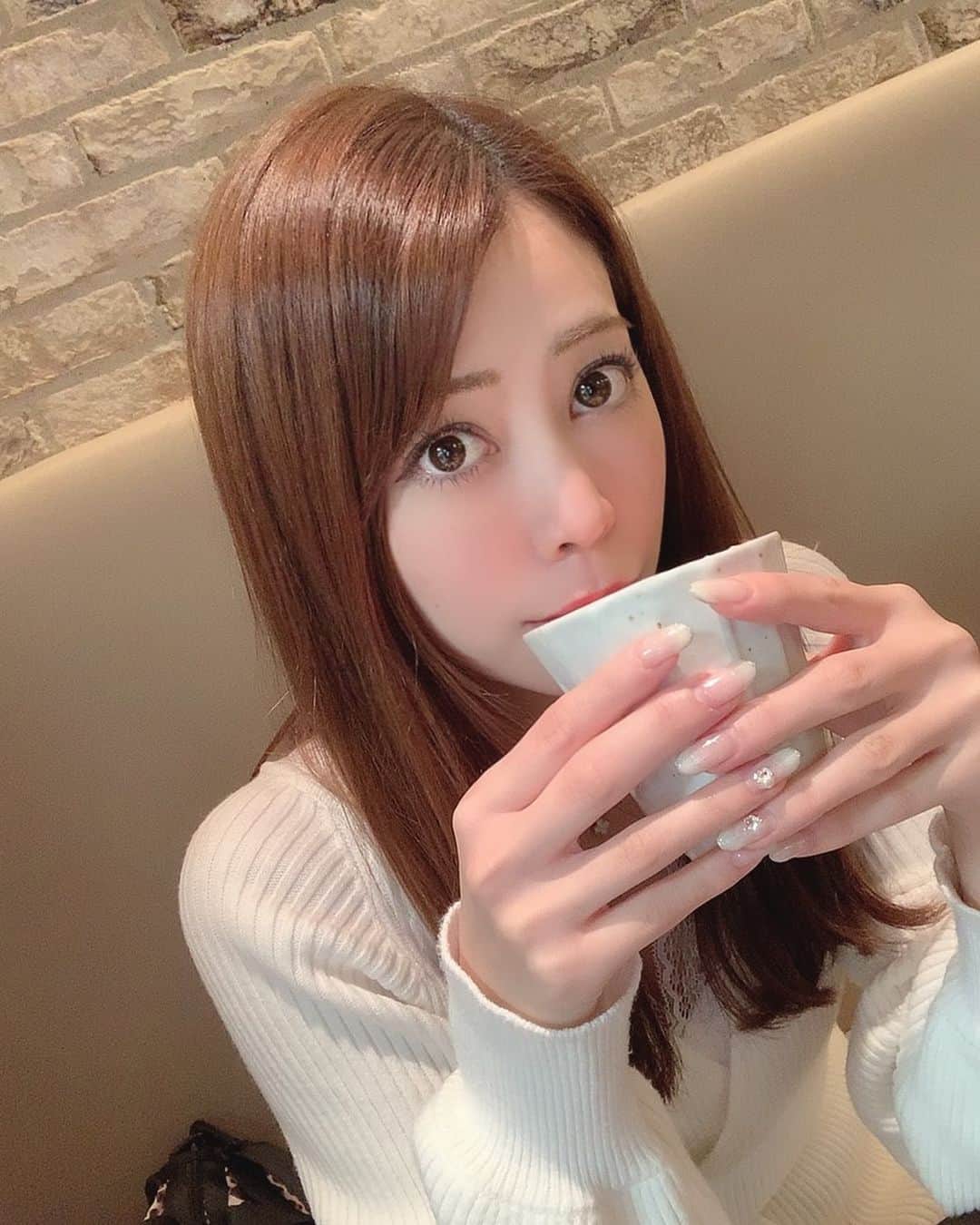 薄井美樹のインスタグラム：「．     いつかのストレート❤️❤️❤️     もうなにかしらの花粉がきてるのかな？🥺 ここ最近花粉症の症状が…☁️   去年こなかったのになぁぁ    ．」