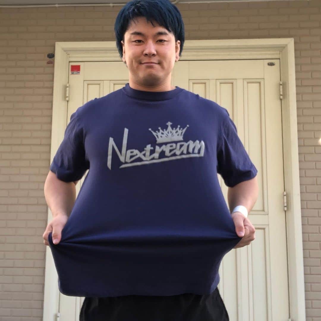 青柳優馬さんのインスタグラム写真 - (青柳優馬Instagram)「NEXTREAM Tシャツ(陰湿ブルー)はもう買いましたか？ 通販でも購入可能です！」1月8日 19時08分 - yuma_aoyagi