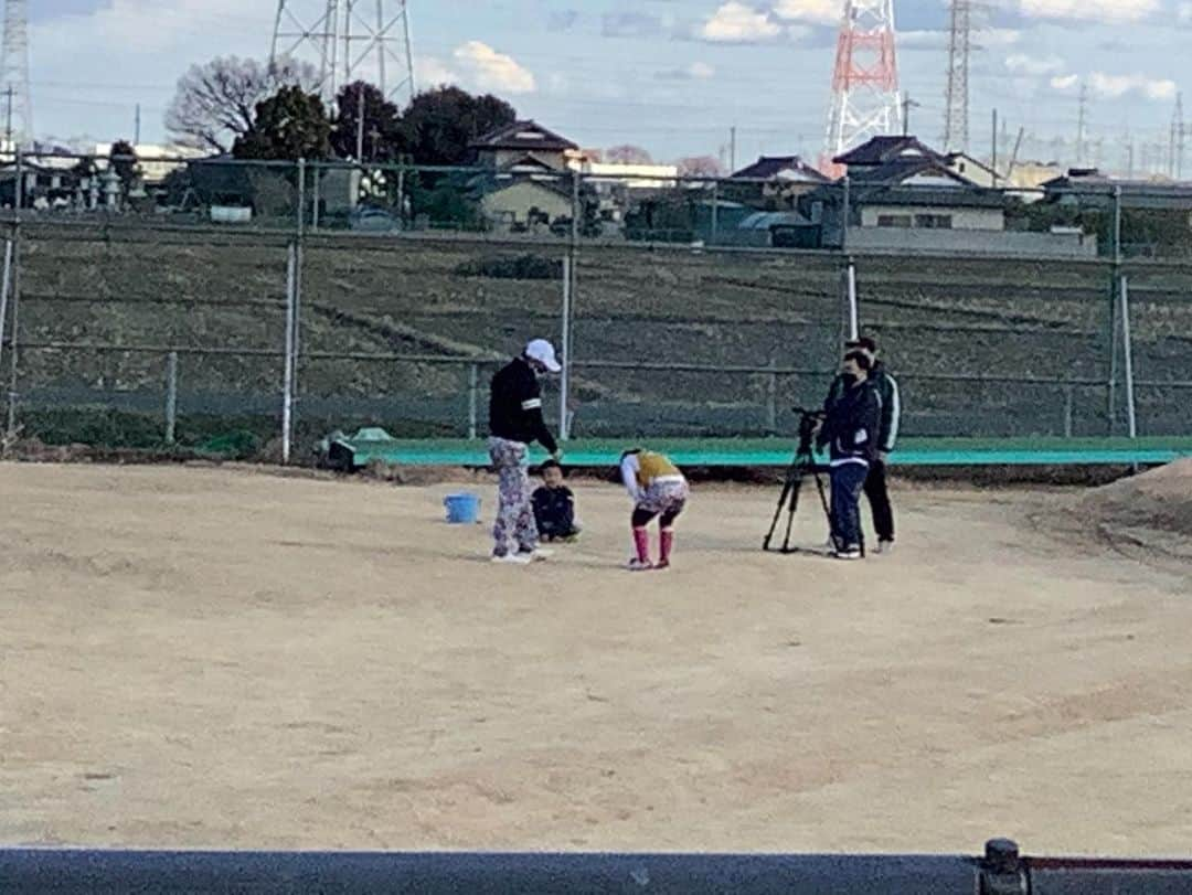 須藤弥勒さんのインスタグラム写真 - (須藤弥勒Instagram)「今日が正式な打ち始め。  そして、特番のロケ。  明日もロケ。特番の収録。  （一応、年末、年始も庭やパター室では、ゴルフはやっていたので、今日違和感は全くなかった）  空っ風が寒いが、明日も頑張ろう。  Shooting today for a national TV station. Really cold with the wind so strong!  #テレビのロケ #空っ風 #寒い #明日も頑張る」1月8日 19時10分 - miroku_suto