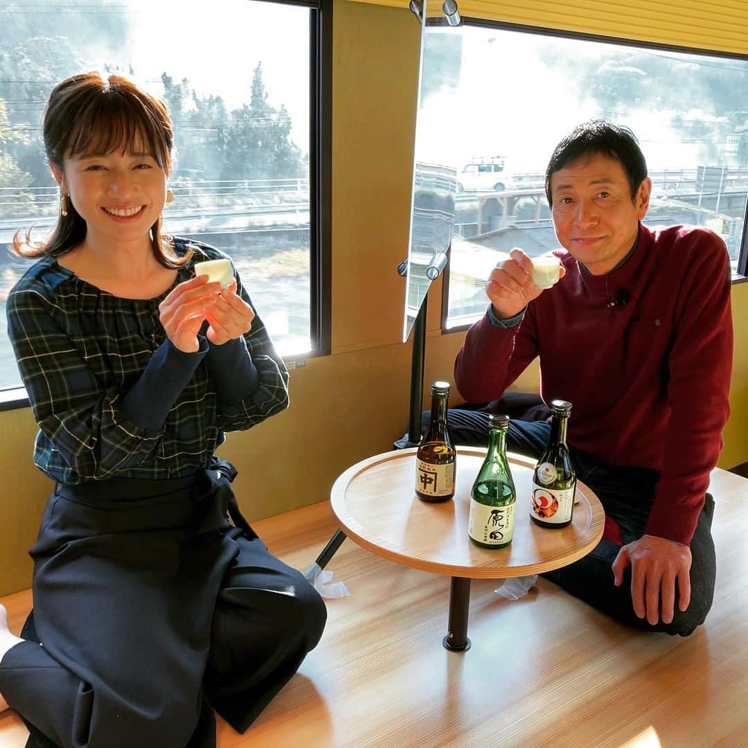 テレビ大阪「おとな旅あるき旅」さんのインスタグラム写真 - (テレビ大阪「おとな旅あるき旅」Instagram)「皆さま 13年目となる今年も宜しくお願いします！またまた大変な事態になってきていますが、感染拡大防止に気をつけながら、楽しい旅を今年もご提案できたらと思っています！  明日のおとな旅あるき旅（テレビ大阪）2021年最初の放送は、鉄道旅です。  お相手はもちろん雪乃ちゃん。 話題の特急「銀河」に乗り西へ。非日常な雰囲気が味わえる車内に2人も大満足！ 広島駅で途中下車して名物グルメも堪能。お楽しみに！  明日 1/9(土)18:30〜  #おとな旅あるき旅#13年目#テレビ大阪#三田村邦彦#斉藤雪乃#特急#銀河#ウエストエクスプレス銀河#列車旅#瀬戸内#絶景#広島#平和記念公園#お好み焼き#カキ」1月8日 19時11分 - tvo.otonatabi