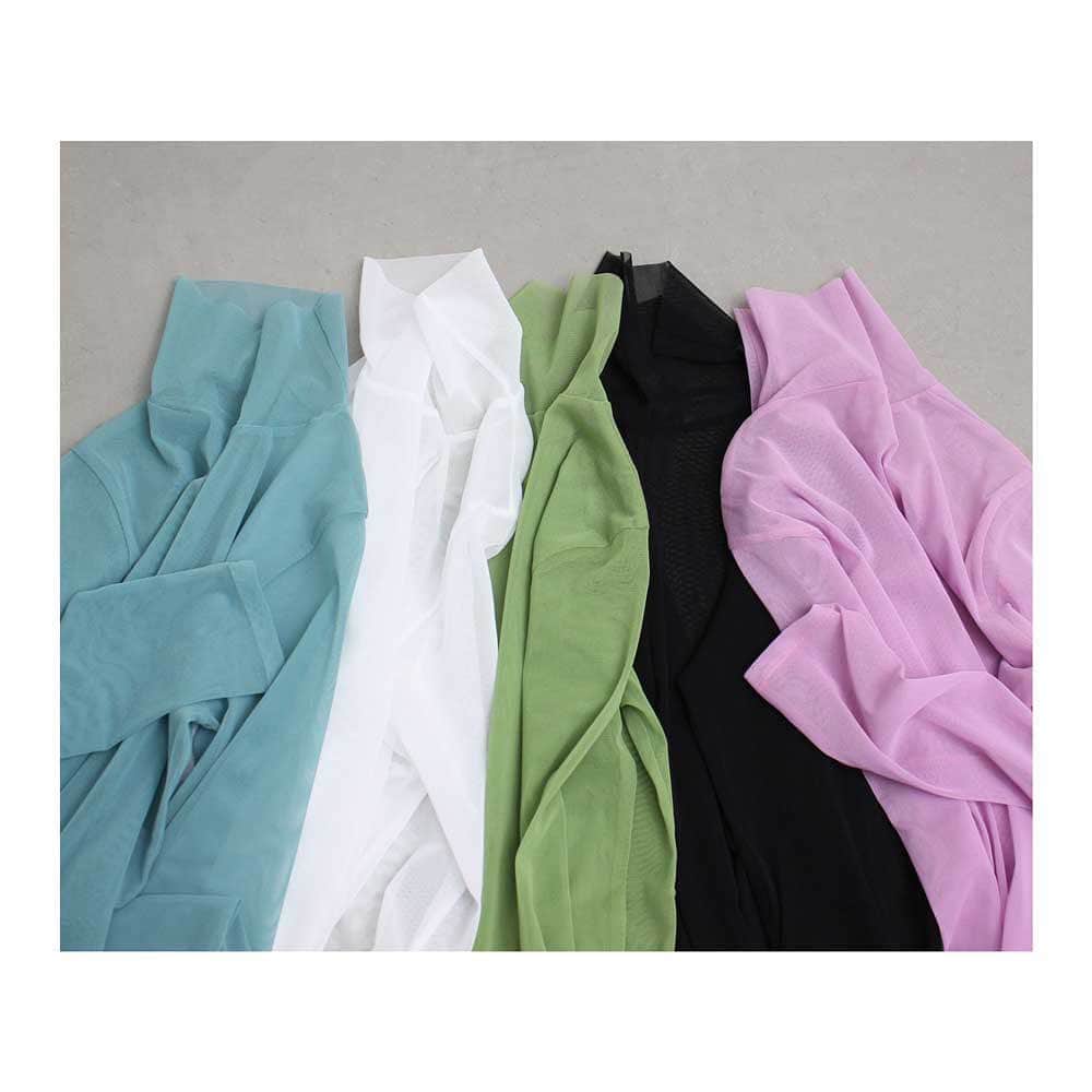 のインスタグラム：「【Recommended】  power net tulle inner  入荷しております。  首元や袖口からすこし見えるだけで けっこう印象が変わります。  ベーシックな白黒はもちろん、 皆で悩みながら色をえらんだ色物も気になる存在。  sax/white/green/black/purple ¥4,900+tax  ____________________________  #iamiinfact #latelierdusavon  @latelier_du_savon_official  @ambidex_store」