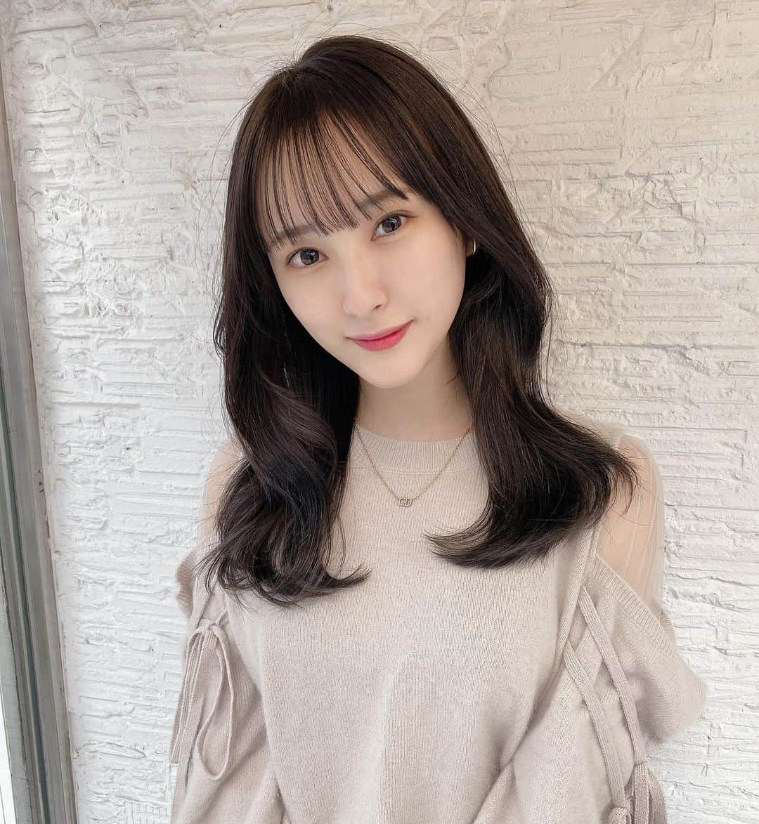 植木南央さんのインスタグラム写真 - (植木南央Instagram)「美容室はじめは、暗めのカラーに🧏🏻‍♀️♥️ ケアプロ初めてしてもらったけど、髪質変わったみたいに艶々、、すごい😳 @yukie_fujitani さん❤︎ ⠀ #newhair #newhaircolor」1月8日 19時19分 - _uekinao