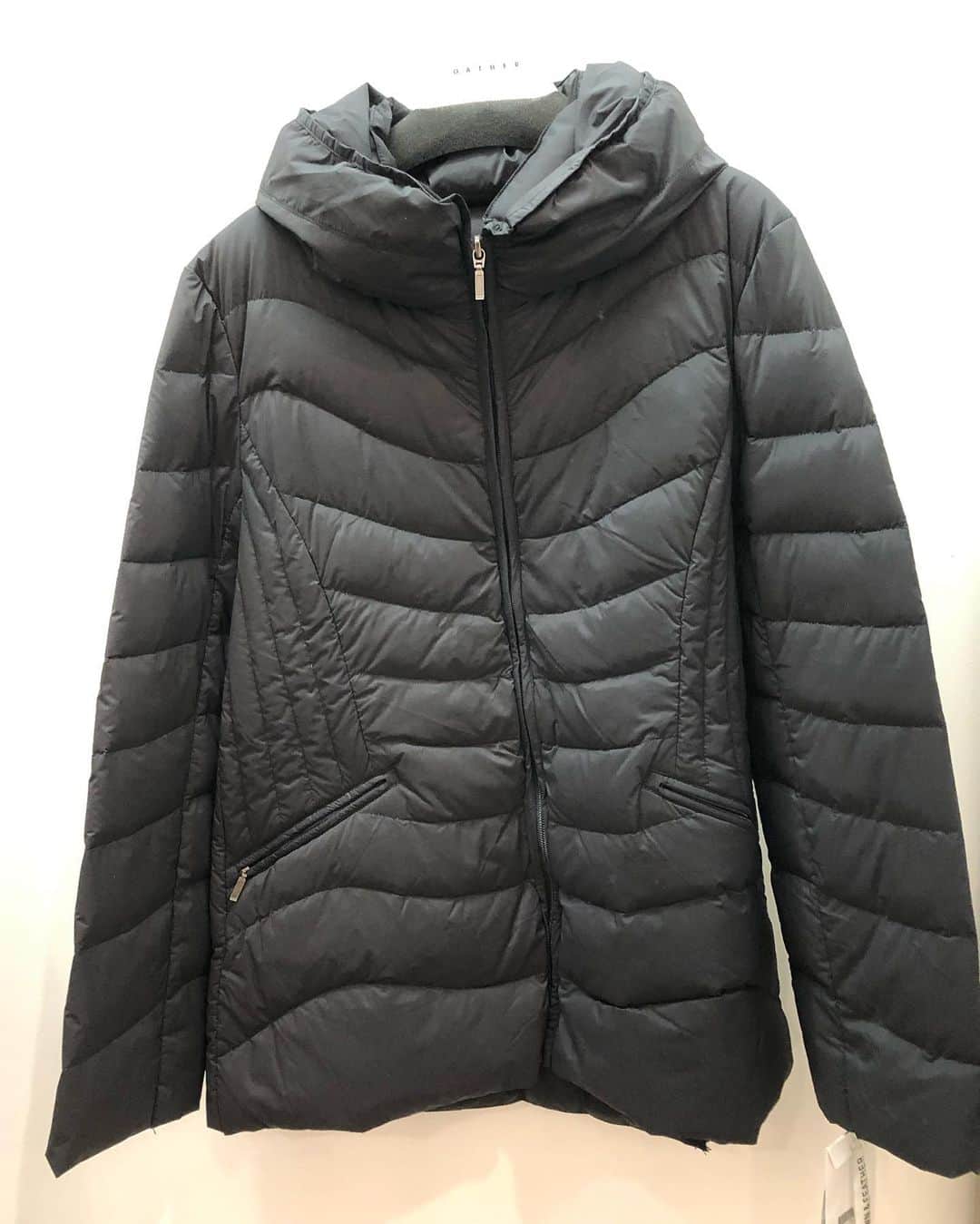 GATHER yamatoのインスタグラム：「・ ダウンコート ¥14,000+tax (ブラック/ベージュ) ・ 皆さま雪の中の通勤や移動 お気をつけてくださいね 🚘❄️✨  ーーーーーーーーーーーーー ・ #gather#GATHER大和 #ギャザー #佐賀 #大和#code#fashion#ootdfashion#セレクトショップ #大人カジュアル」