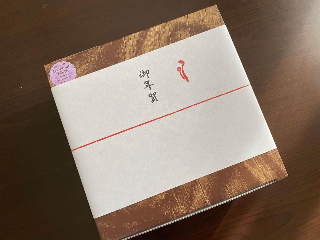 横田龍儀さんのインスタグラム写真 - (横田龍儀Instagram)「姉から何か荷物が届いて 何だろうと思って開けてみたら プリンでした。  今日ほど姉に感謝した日はないであろう。  #極プリン」1月8日 10時39分 - ryugi0909