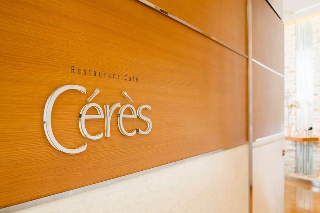 ANA CROWNE PLAZA NARITAのインスタグラム：「平素よりANAクラウンプラザホテル成田をご利用いただきまして誠にありがとうございます。 この度の緊急事態宣言を受けまして、 1月8日から2月7日まで17Ｆレストラン「鉄板焼き　菜里多」の営業を一時休止とさせていただきます。 「スカイダイニング　彩風」につきましては、当面の間営業中止とさせていただきます。 また、１Ｆ「レストランカフェ　セレース」に於きましては1月8日から2月7日まで、朝食営業のみとさせていただき、 ランチ・ディナーの営業は一時休止とさせていただきます。 お客様には大変ご迷惑をおかけしますが、ご理解のほどよろしくお願いいたします。」