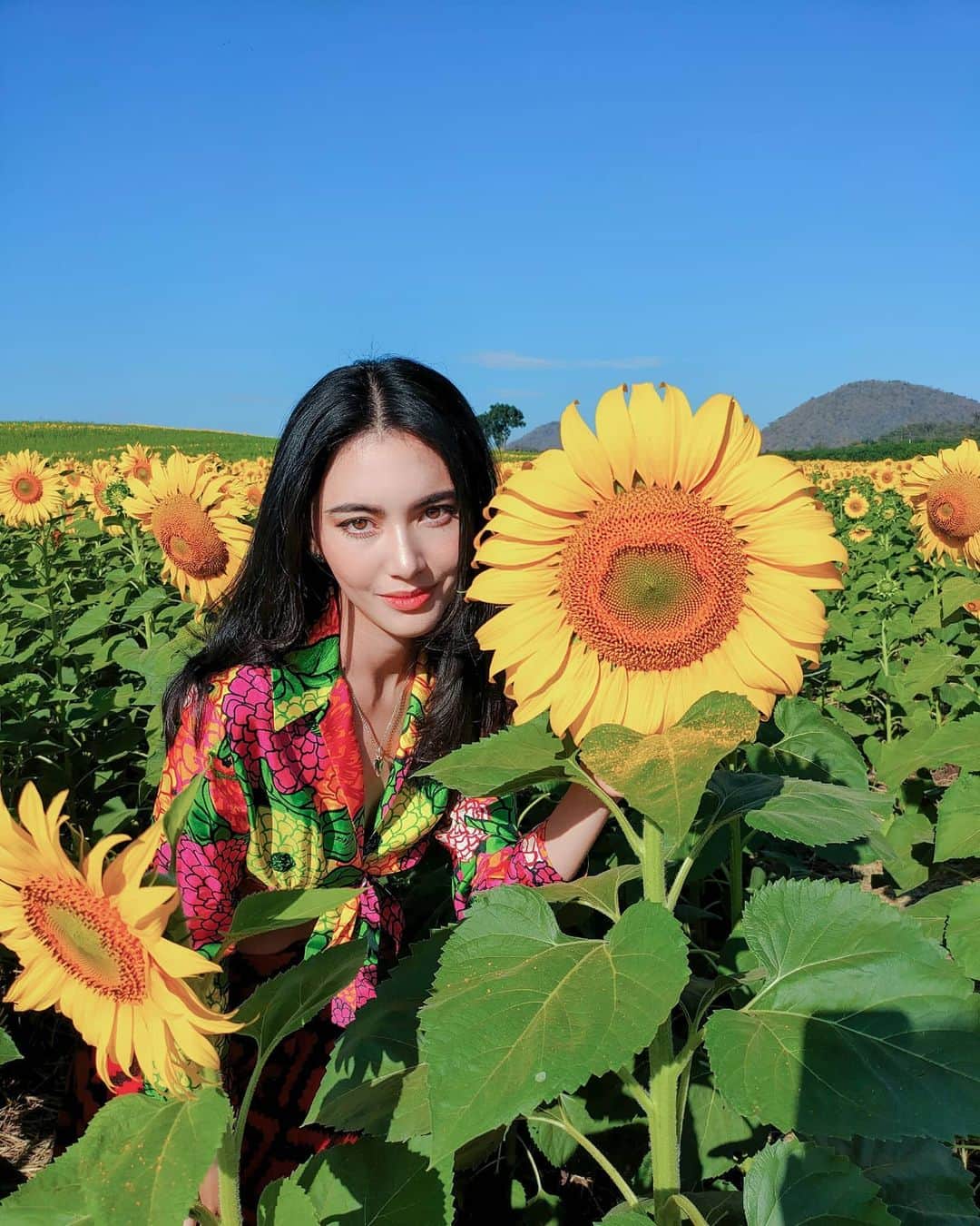 のインスタグラム：「🌻เราว่าหน้าเราใหญ่แล้วนะ😂」