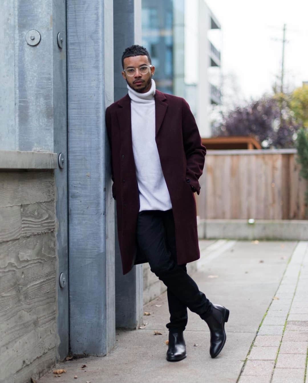 ケネスコールのインスタグラム：「All dressed up and nowhere to go? @septembermondays makes an effort in our Tully Chelsea boot (from a distance, of course). #ShoesWisely #PutYourBestFootForward #MakeAnEffort   When you shop at KennethCole.com, we’ll donate to THE MENTAL HEALTH COALITION – a life-changing movement working to destigmatize all mental health conditions. Info link in bio.」