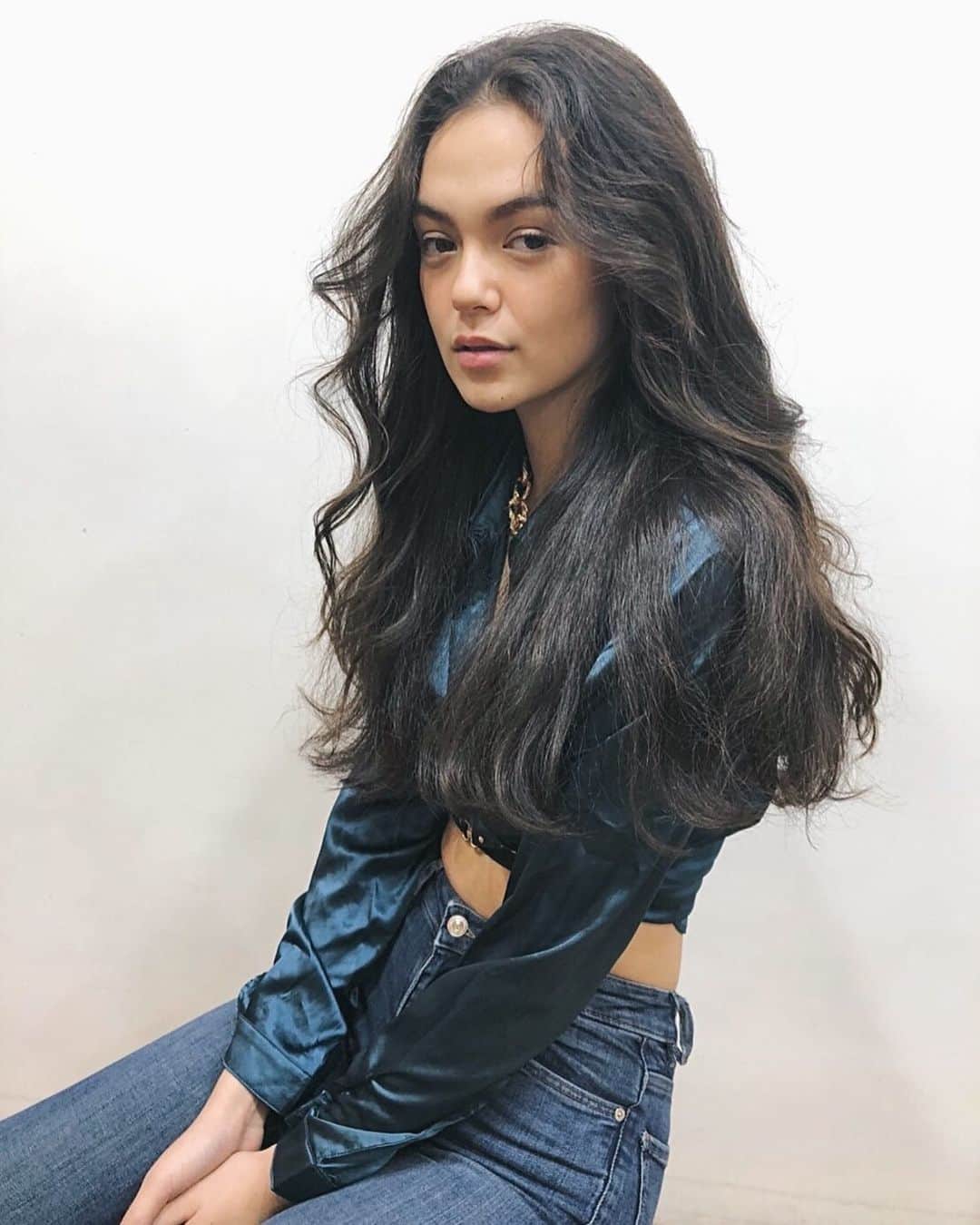 MELLOWのインスタグラム：「long hairとvolumeのbalance✂︎ 【stylist: @mellow_watarutakagi】 . . . @mellow_takagi_customer_hair #mellowtakagiguesthair #MELLOWtakagihair . . 【メニュー】 カット＋ケアカラー . 【Mellowのお客様ヘアスタイル】⇨@mellow.hair.style . . . . . . . . . . #バレイヤージュカラー #バレイヤージュグラデーション #バレイヤージュハイライト #mellowsalon#髪型#カラー #グレージュカラー#透明感カラー#外国人風#グレーカラー#外国人風カラー  #ハイライトカラー#ブリーチハイライト#レイヤーhair#ミディアムヘア #デザインカラー#透け感カラー #longhair #表参道美容院#外国人風カット #美容院#原宿美容院#抜け感ヘア#ブロンドヘアー #ブロンドカラー #MELLOWmediumhair#sustainable#sustainablesalon」
