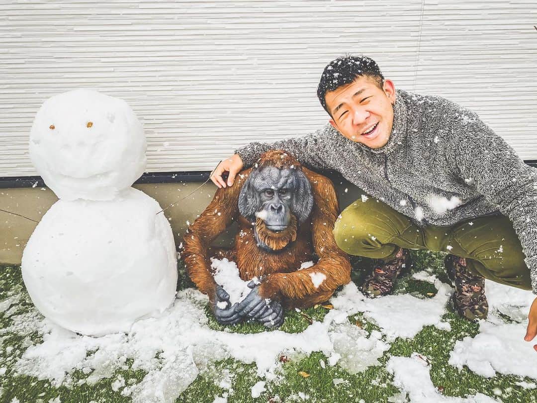 江頭勇哉さんのインスタグラム写真 - (江頭勇哉Instagram)「﻿ 雪だるま作ろぉ⛄️🦧🦍﻿ ﻿ ﻿ ﻿ ﻿ ﻿ #江頭勇哉﻿ #雪だるま﻿ #オランウータン ﻿ #ゴリラ ﻿ #最幸」1月8日 11時16分 - yuuya_egashira