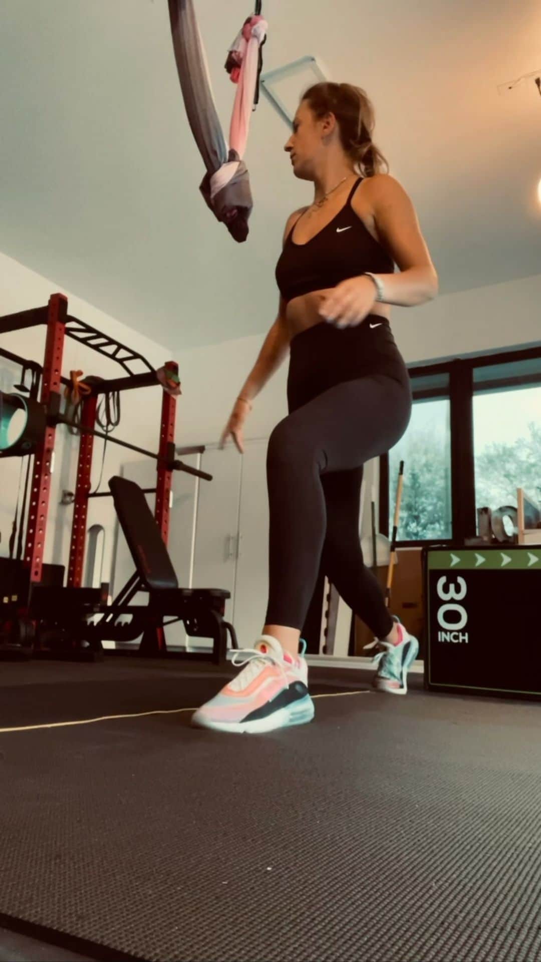 ビクトリア・アザレンカのインスタグラム：「I worked out in 2020 too, so nothing new 😂」