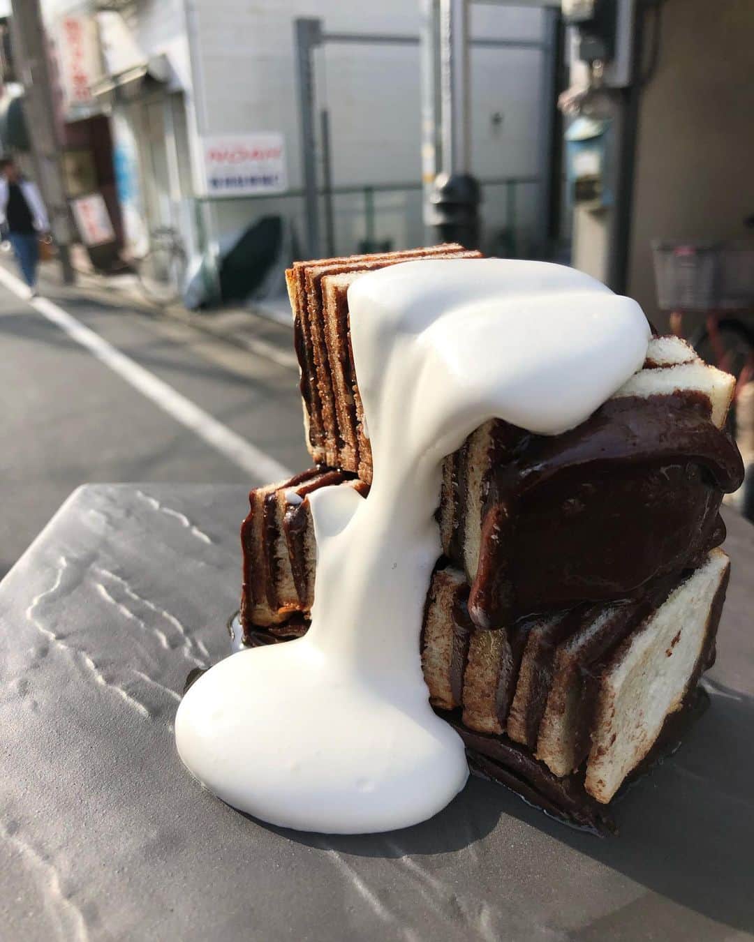 Coffee & Toast Tokyoさんのインスタグラム写真 - (Coffee & Toast TokyoInstagram)「<1月8日(金)は、仕込みのため、店休です>  チョコクリームぱん！ 🍫🍫🍫🍫🍫  たまに、無性に食べたくなるチョコレートぱんに、ふわとろのクリームを乗せて。  カカオの風味と程よい苦みをふわトロのクリームの優しい甘みをパンで受け止める、嬉しい味わいです😋😋😋  #shortcake #strawberryshortcake  #strawberrycake  #トースト  #トーストアレンジ #食パンアレンジ  #食パン  #世田谷カフェ  #東京パン屋  #パンスタグラム  #吐司  #paingrillé  #torrada #toast  #toasttuesday  #tostadas  #creamy  #東京カフェ  #三軒茶屋カフェ #カフェ  #photooftheday  #クリーミー  #三軒茶屋  #food #チョコレート  #チョコレートケーキ  #チョコレートパン  #chocolate  #chocolatecake  #ミルフィーユ」1月8日 11時28分 - coffeetoast2