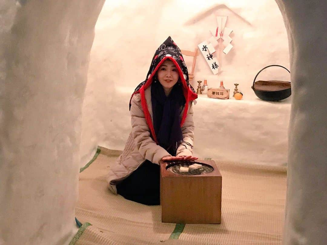 小桜舞子さんのインスタグラム写真 - (小桜舞子Instagram)「２０１８年１２月にお邪魔した、秋田県の #横手かまくら館 で撮りました。 K社長から #座敷わらし みたいと言われた写真です💦  雪国の皆さん…風邪にも怪我にもお気を付けて、雪かきを頑張っていただきたく思います。 また元気でお会い出来ますように😌  #小桜舞子」1月8日 11時32分 - kozakura_maiko