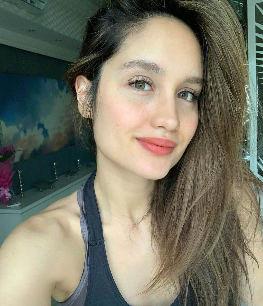 Cinta Lauraさんのインスタグラム写真 - (Cinta LauraInstagram)「Pre-workout pillow face. 🍅  • #cintalaurakiehl #kiehlers」1月8日 11時36分 - claurakiehl