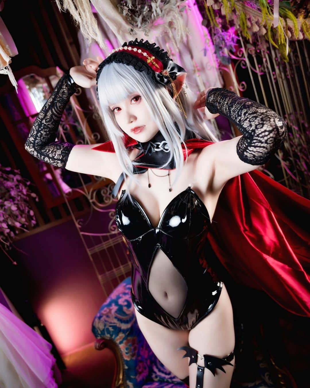 赤木クロのインスタグラム：「ヴァンパイア🧛‍♀️  #anime #animegirl #animejapan #animeworld #japan #japanesegirl #日本 #サブカル #漫画 #comic #cos #cosplay #cosplayer #cosplaygirl #cosplayers #コスプレ #コスプレイヤー」