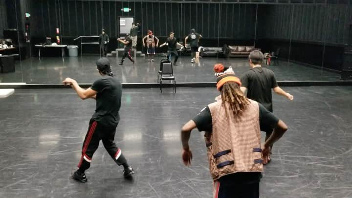 有働真帆のインスタグラム：「Rehearsal footage from the show with @chrisbrownofficial in 2019 🌅 I love how @shaqfamous is following my freestyle😆 Miss and love everything about this energy!!✨✨」