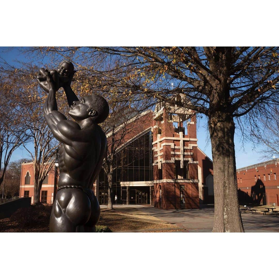 thephotosocietyさんのインスタグラム写真 - (thephotosocietyInstagram)「Photo by @stephenedwardferry  Atlanta, Georgia ~ While covering Georgia's elections last week I spent a few hours at the Martin Luther King National Historical Park in Atlanta, feeling the power and the history. A statue by Patrick Morelli called "Behold" depicts an African man holding a newborn child up to the heavens in front of the new Ebenezer Baptist Church, where Reverend Raphael Warnock, newly elected US Senator, is pastor. Coretta Scott King, Martin Luther King's widow, unveiled the statue in 1990 in honor of her late husband who was pastor of the original Ebenezer Church across the street.  #atlanta #history #power #Ebenezer #EbenezerBaptistChurch #SweetAuburn #AuburnDistrict #MartinLutherKingJr #MLK #blackvotesmatter #USA #deVolkskrant #reduxpictures #icp」1月8日 11時49分 - thephotosociety