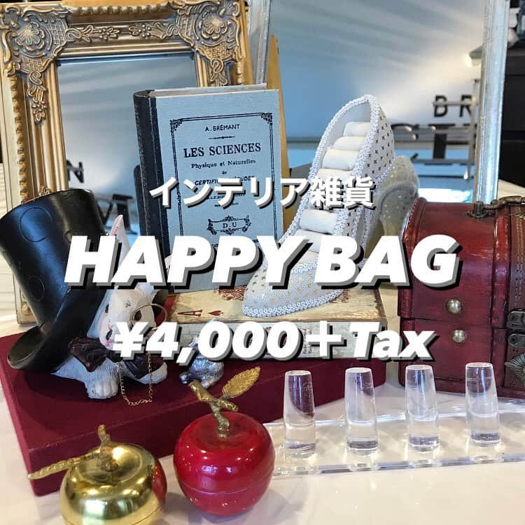 Brooklyn Charm Japanのインスタグラム：「- 🛍インテリア雑貨福袋発売🛍  アクセサリー好き・インテリア好きにはたまらないアイテムが勢揃い🤎 なかなか手に入りにくいビンテージのインテリア雑貨が10,000円相当以上入っています‼️ この内容でこの価格はとってもお得🉐🉐  キャンドル、ブックボックス、リングホルダー、ミラー、ジュエリートレイなどがランダム‼️  WEB SHOP内、福袋のカテゴリーからご購入いただけます❣️  ＜必ず入っているもの＞ ・額縁付きミラー（6種類の中から1つ） ・ジュエリートレイ ・ミニラビットの置物  ＜ランダムに3点入っているもの＞ ・ブックボックスorトランクボックス ・アップルキャンドル（小・大） ・リングホルダー（4種類の中から1つ） ・ラビット手鏡 ・フラワーベース ・ラビット小物入れ ・小物用トレイ（小・大）  などのアイテムから合計6点がランダムに入っています。  ※画像にない商品も含まれます。 ※ビンテージ品になります。 ※色や形は選べませんのであらかじめご了承ください。 ※無くなり次第終了となります。  限定品となりますので、気になった方はお早めにお買い求めくださいませ。 お気に入りのアクセサリーを素敵な雑貨と一緒にお部屋に飾ってくださいね♪  ☑️Brooklyn Charmインテリア雑貨福袋 ¥4,000＋Tax  -﻿ #brooklyncharmjapan﻿ #brooklyncharm﻿ #ブルックリンチャーム﻿ #ブルックリン﻿ #アクセサリー﻿ #ピアス﻿ #イヤリング﻿ #リング﻿ #ワイヤーリング﻿ #指輪﻿ #オリジナル﻿ #オリジナルアクセサリー﻿ #ハンドメイド﻿ #ハンドメイドアクセサリー﻿ #天然石﻿ #福袋 #インテリア #海外インテリア #インテリア雑貨 #interior  #模様替え #アクセサリー収納 #アクセサリー雑貨 #インテリア福袋 #インテリア小物 #インテリア雑貨好き #ディスプレイ #ディスプレイ用品 #什器」