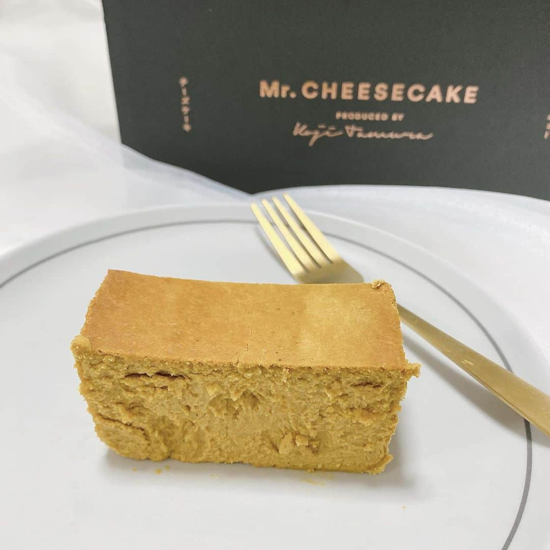 市川美織さんのインスタグラム写真 - (市川美織Instagram)「Mr. CHEESECAKE Pumpkin Butterscotch 🎃  ミスチーのカボチャのやつ♡ すっごい美味しかったぁ♡  みんなどうやっておしゃれに撮ってるんだろ🥲  #ミスチー　#ミスターチーズケーキ」1月8日 12時18分 - miori_ichikawa