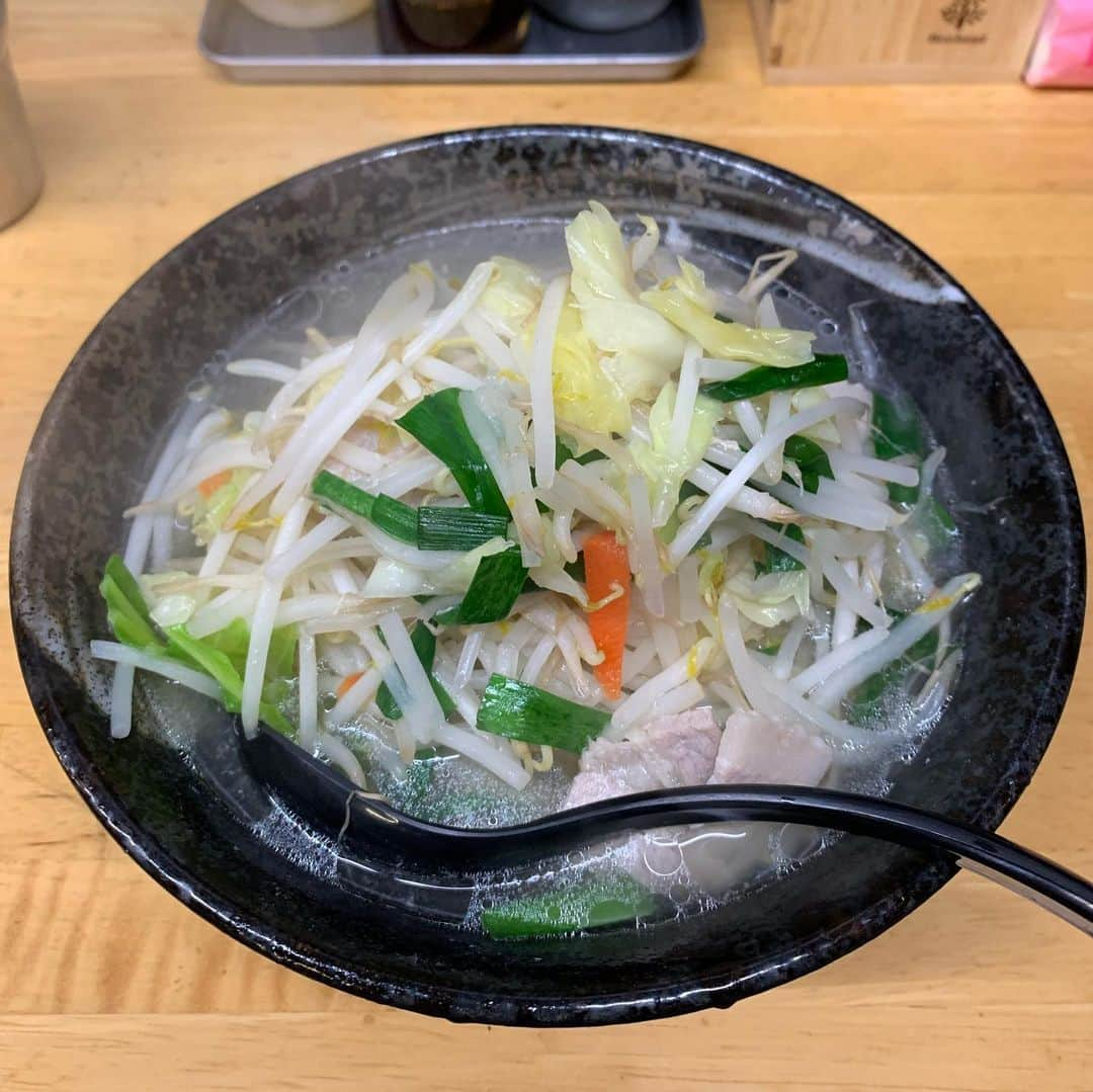 くろさんのインスタグラム写真 - (くろInstagram)「タンメン野菜増し🍜800円 緊急事態宣言が出ちゃったので来週からは完全在宅勤務。 ってことで、新橋ランチも当面出来ないので、ひさびさにタンメンしゃきしゃき😋 #マツコ曰くタンメンはカロリーゼロ #マツコの知らない世界で紹介 #マツコの知らない世界でやってた  #タンメン #おまえに食わすタンメンはねぇ  #タンメン専門店 #タンメン餃子専門店 #タンメンギョウザ専門店 #タンメンしゃきしゃき #タンメンしゃきしゃき新橋店 #タンメン野菜増し #タンメンはカロリーゼロ #新橋ランチ #麺スタグラム」1月8日 12時21分 - m6bmw