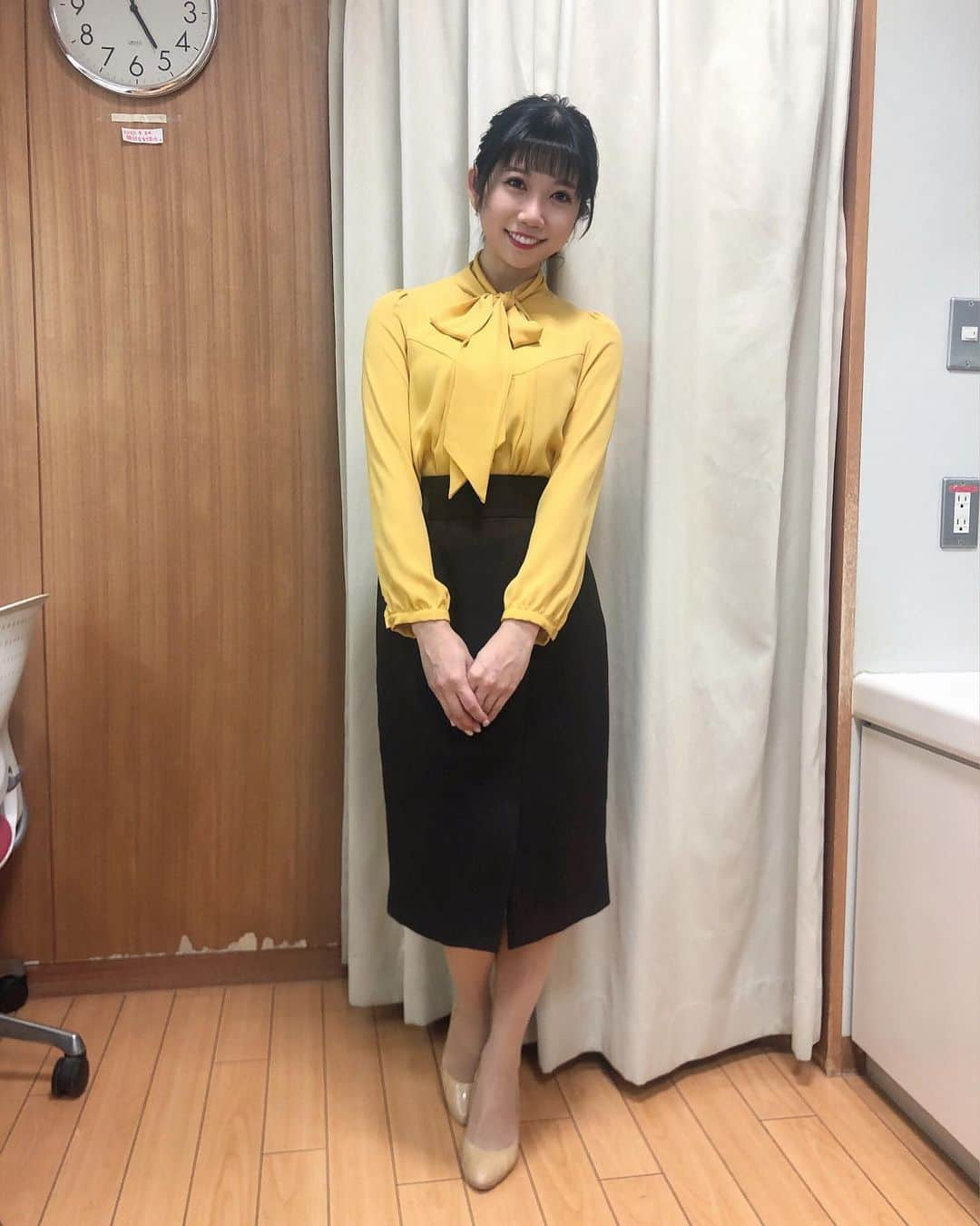 黒田菜月さんのインスタグラム写真 - (黒田菜月Instagram)「早朝の４連勤、遂行🙋‍♀️ #TBSニュース #ヘアメイク #衣装 #女子アナ #アナウンサー #女子アナコーデ #女子アナヘア #女子アナメイク  #コスメコンシェルジュ #sisterann  @sisterann.jp  #シスターアン #ウォータープルーフペンシルアイライナー #chicnavy  #ネイビー #落ちない #発色いい  #やわらかくて描きやすい #韓国コスメ」1月8日 12時32分 - nyaaatsuki_krd