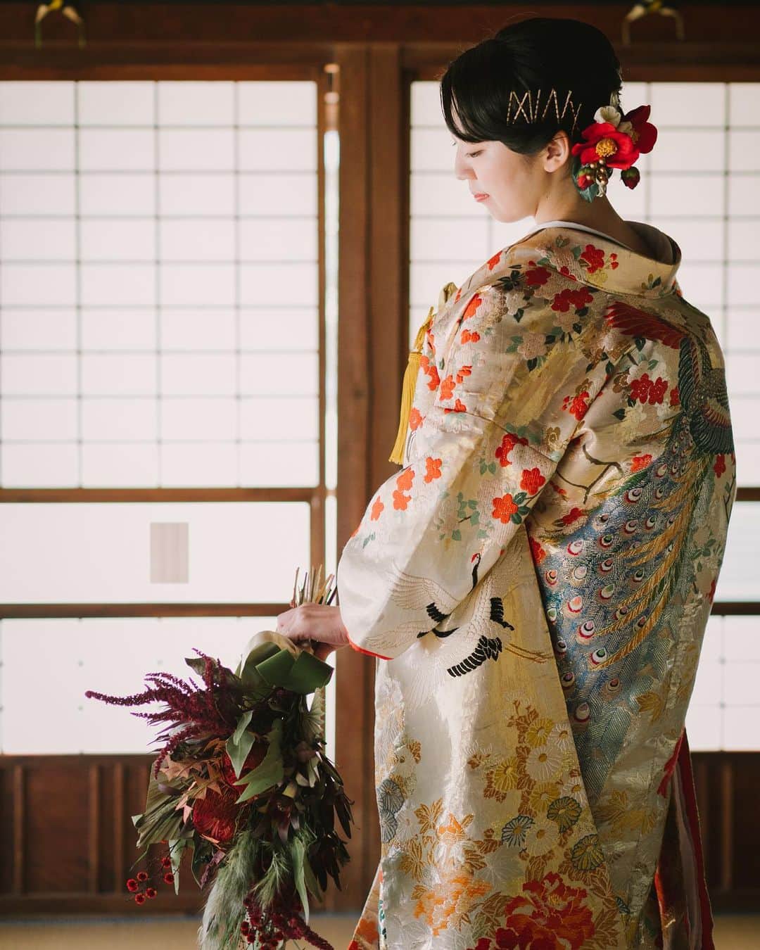 のインスタグラム：「和婚スタイルでは、オンライン相談会も受付中です😊 おうちにいながら、結婚式の相談ができちゃいます❕ お気軽にお問い合わせくださいませ♪ ---------------------------- お二人で、ご家族で、 アットホームな和婚をご希望の方 お気軽に和婚スタイルへご相談下さい。 . . @wakonstyle  プロフィールのリンクから HPをご覧頂けます。 -----------------------------  #神前式#神社婚#和婚#神社 #東京#色打掛#紋付袴 #和婚花嫁#和婚スタイル#白無垢  #引振袖」