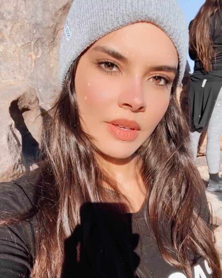 パオラ・ポーリンのインスタグラム：「2021 brought me a whole adventure 🧗‍♀️ @sienaoberman @benpugh42 @jonasbellpasht」