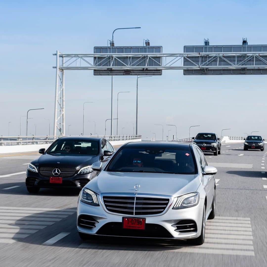 Mercedes-Benz Thailandさんのインスタグラム写真 - (Mercedes-Benz ThailandInstagram)「เร็วกว่า แรงกว่า ล้ำยิ่งกว่า พร้อมยกระดับสมรรถนะการขับขี่ด้วยเทคโนโลยี EQ Power เจเนอเรชันที่ 3 🔋 รถยนต์รุ่นใดที่บ่งบอกความเป็นตัวตนของคุณได้มากที่สุด  A: Mercedes-Benz S 560 e AMG Premium  B: Mercedes-Benz GLC 300 e 4MATIC AMG Dynamic  C: Mercedes-Benz E 300 e AMG Dynamic D: Mercedes-Benz C 300 e AMG Sport  E: Mercedes-Benz GLC 300 e 4MATIC Coupé AMG Dynamic   #S560e #GLC300e #Coupé #CClass #EClass  #EQPower #switchtoEQ #ElectricIntelligencebyMercedes  #MercedesBenz #MercedesBenzThailand」1月8日 13時00分 - mercedesbenzthailand