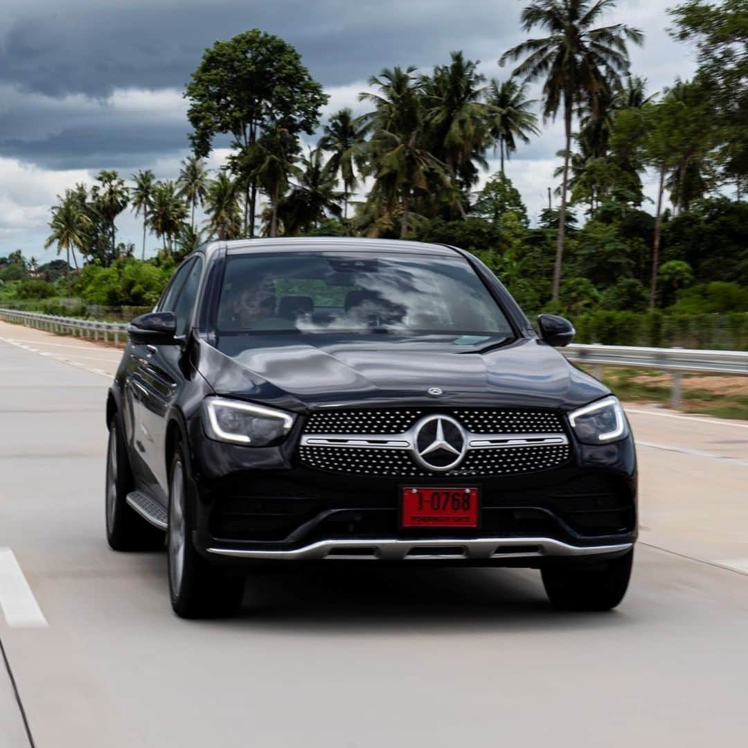 Mercedes-Benz Thailandさんのインスタグラム写真 - (Mercedes-Benz ThailandInstagram)「เร็วกว่า แรงกว่า ล้ำยิ่งกว่า พร้อมยกระดับสมรรถนะการขับขี่ด้วยเทคโนโลยี EQ Power เจเนอเรชันที่ 3 🔋 รถยนต์รุ่นใดที่บ่งบอกความเป็นตัวตนของคุณได้มากที่สุด  A: Mercedes-Benz S 560 e AMG Premium  B: Mercedes-Benz GLC 300 e 4MATIC AMG Dynamic  C: Mercedes-Benz E 300 e AMG Dynamic D: Mercedes-Benz C 300 e AMG Sport  E: Mercedes-Benz GLC 300 e 4MATIC Coupé AMG Dynamic   #S560e #GLC300e #Coupé #CClass #EClass  #EQPower #switchtoEQ #ElectricIntelligencebyMercedes  #MercedesBenz #MercedesBenzThailand」1月8日 13時00分 - mercedesbenzthailand