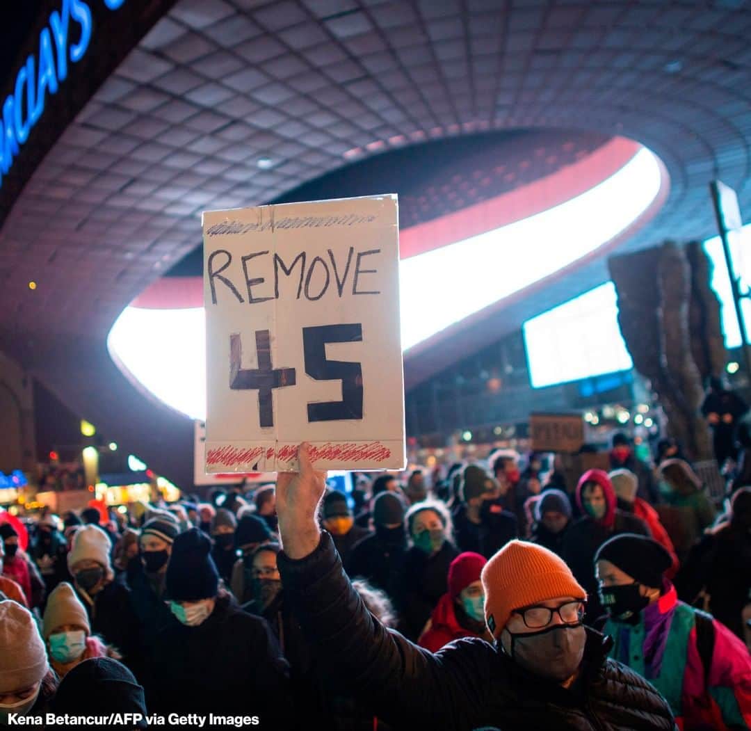ABC Newsさんのインスタグラム写真 - (ABC NewsInstagram)「A demonstrator holds a sign calling for the removal of Pres. Trump from office at a protest outside the Barclays Center in NYC.」1月8日 13時01分 - abcnews