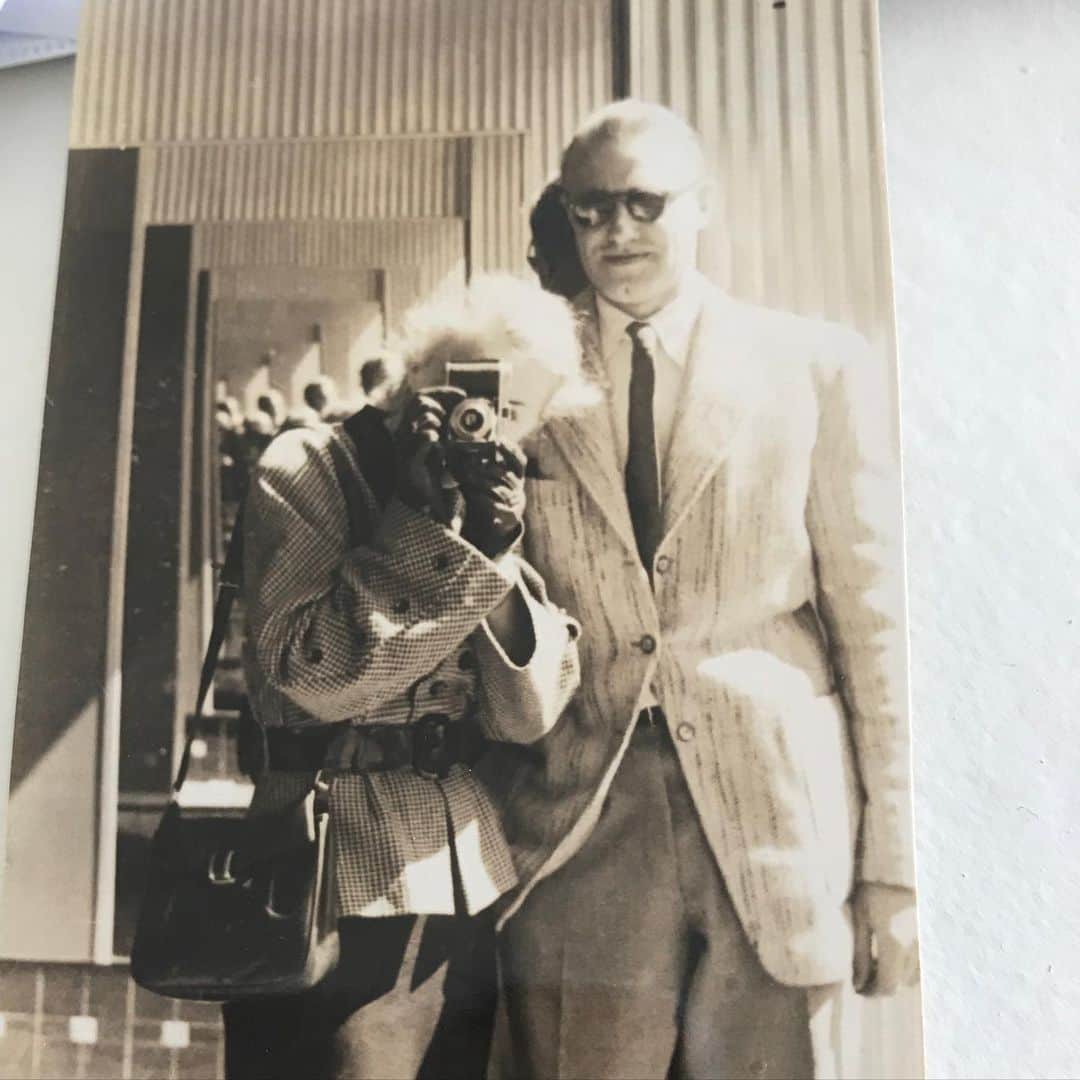 のインスタグラム：「Grandparent selfie ✨🤍」