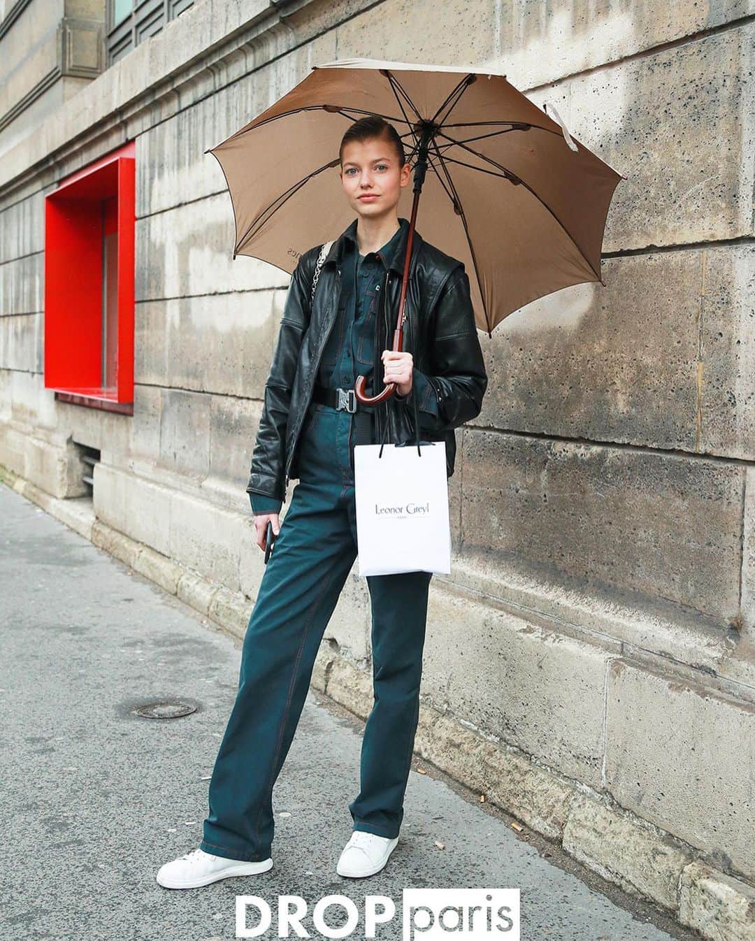 Droptokyoさんのインスタグラム写真 - (DroptokyoInstagram)「PARIS STREET STYLES #🇫🇷@drop_paris #streetstyle#droptokyo#paris#france#streetscene#streetfashion#streetwear#streetculture#tokyofashion#japanfashion#fashion#parisfashionweek#パリ#parisstreetstyle#parisfashion#pfw#2020aw#ストリートファッション Photography: @keimons @dai.yamashiro」1月8日 13時05分 - drop_tokyo