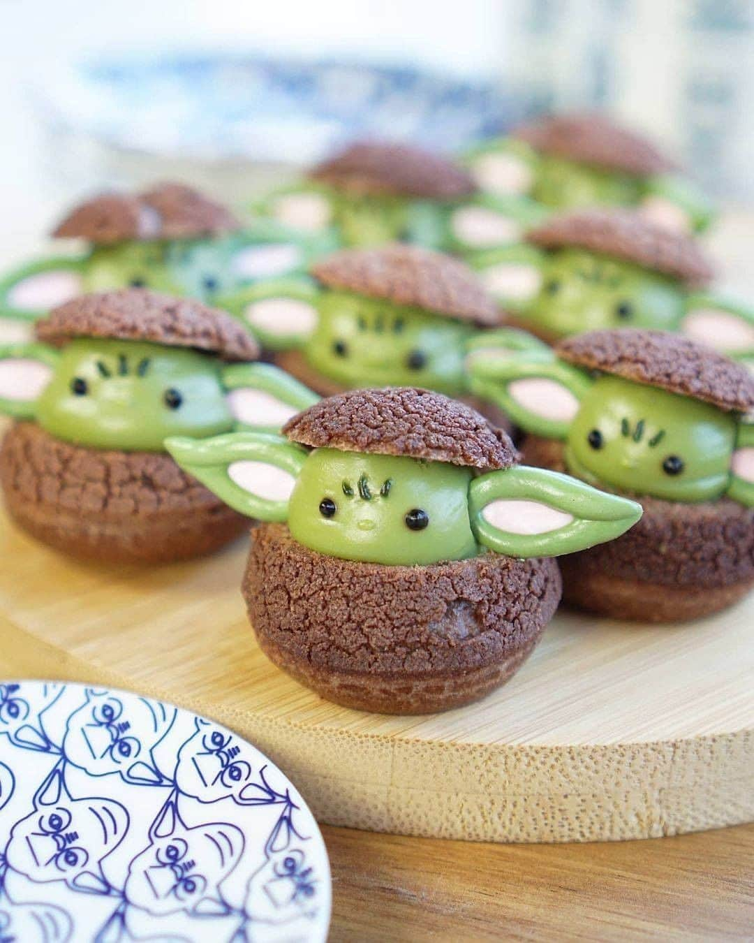 9GAGさんのインスタグラム写真 - (9GAGInstagram)「Too cute to eat💚 📸 @mellyeatsworld - #babyyoda #grogu #food #9gag」1月8日 13時36分 - 9gag