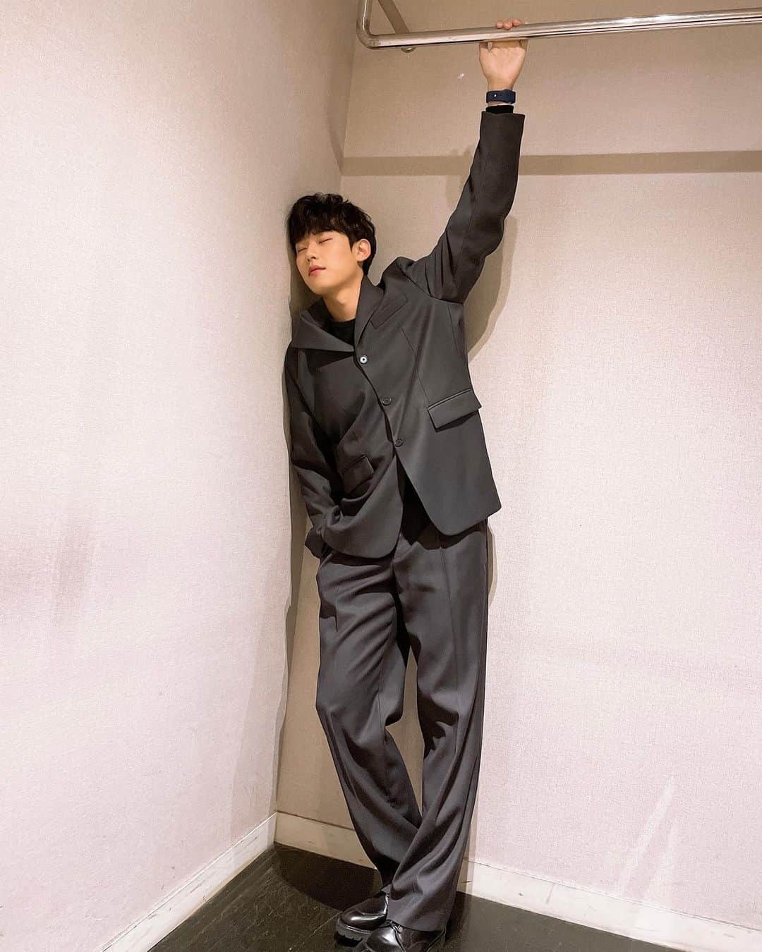 キム・ソンチョルさんのインスタグラム写真 - (キム・ソンチョルInstagram)「왜 저러는지 아는 사람?」1月8日 13時47分 - sungcheol2