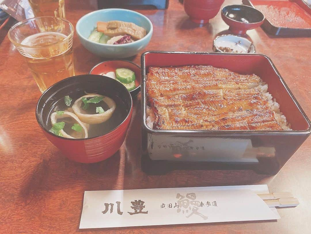 星見 蒼央＊Hoshimi aoのインスタグラム：「\ うなじゅう / 少し前に、 数年ぶりにうなぎを食べた🤤 めっちゃ美味しくって、ちょっと感動👏🏼✨ 白焼きも食べたいなぁ～🤎 ・ #うなぎ#うなぎ屋さん #成田山新勝寺 #川豊 #川豊のうなぎ #初詣⛩ (2回目。笑) #成田山表参道 #千葉観光」