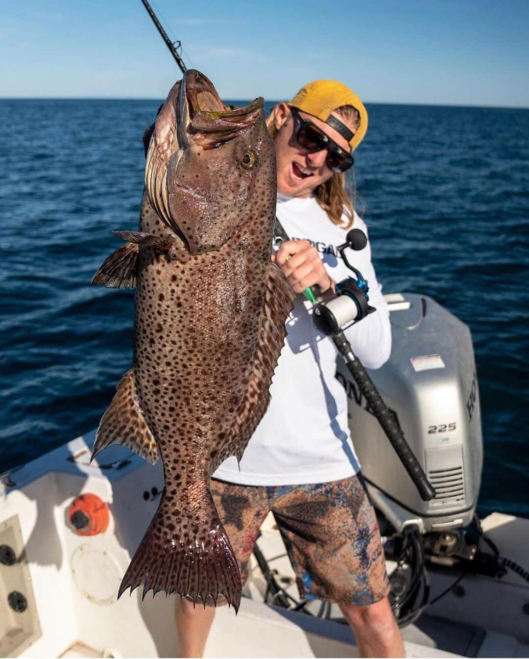 Electric_Fishingさんのインスタグラム写真 - (Electric_FishingInstagram)「@seth.blackamore with a beautiful 🪚 tail grouper.  #ElectricSunglasses #PolarizedSunglasses #StyleThatPerforms #ElectricFishing」1月8日 13時54分 - electric_fishing