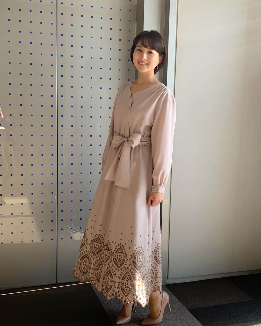永尾亜子のインスタグラム：「. 遅ればせながら、あけましておめでとうございます！わたしは今日が、2021年最初のめざましテレビでした⏰ 今年は毎日充実した日々を過ごせるように、たくさん学んでたくさん考える一年にしたいと思います。これからもよろしくお願いいたします！ 厳しい寒さが続いていますが、健康に気をつけて暖かくしてお過ごしください。  #めざましテレビ  #衣装」