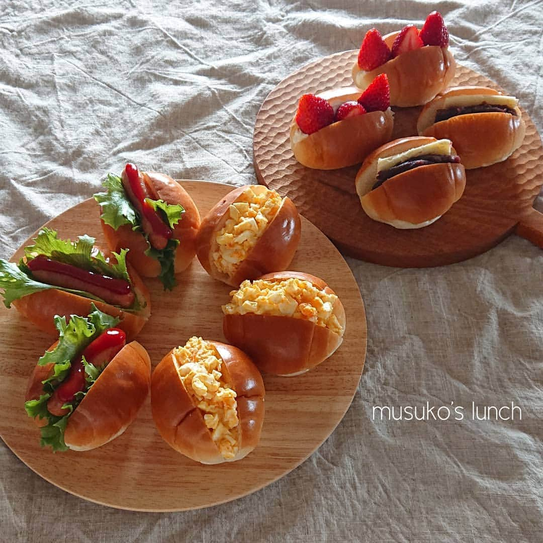 藤森夕子さんのインスタグラム写真 - (藤森夕子Instagram)「今日の息子の昼ごパン  玉子、ウインナー、いちごクリーム、あんバター☝️  お腹空かして帰ってくるとは思っていたけど…  ちょ、ちょ待っ、、私も食べるつもりで作ったんですけど～  あっという間にまさかの完食🙌  #息子昼ごはん#息子ごはん#昼食#ランチ#ロールパンサンド#緒方エッグファーム#あんバターサンド#お弁当#息子弁当#てづくりごはん365 #てづくりおべんと365 #フーディーテーブル #おうちカフェ#おうちごはん#おうちごはんlover #献立#cooking#lunch#obento#ワンプレート#stayhome」1月8日 14時13分 - yukofujimori2525