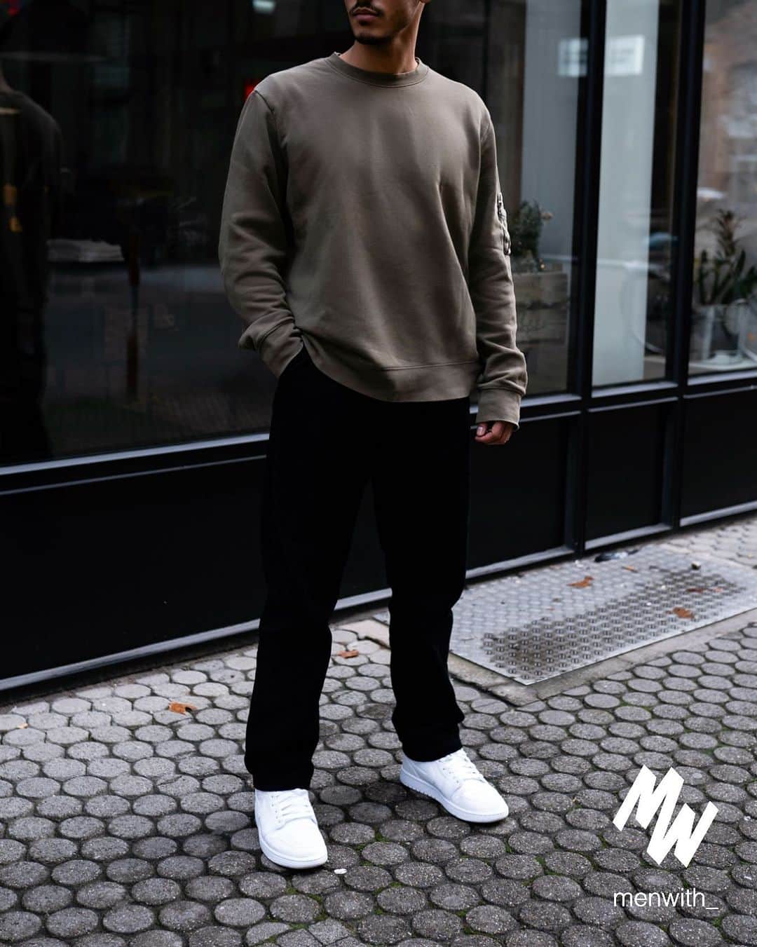 Men Withのインスタグラム：「Cool photo of our dear friend @radisblog 👌🏽 #menwithstreetstyle」