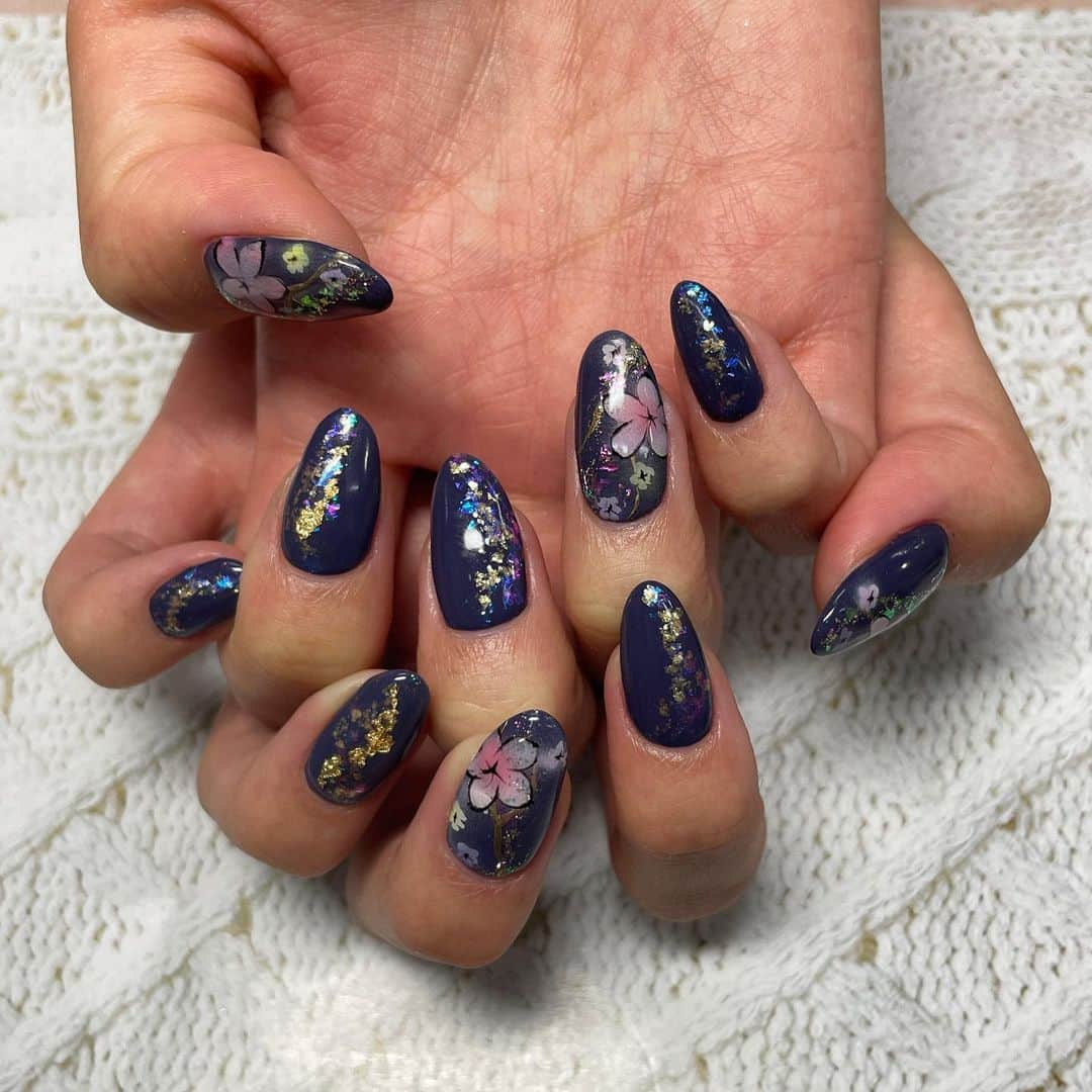 近藤みやびさんのインスタグラム写真 - (近藤みやびInstagram)「NEW NAIL💅  #ネイル #和柄 #お花 #鬼滅の刃 #珠世さん #珠世ネイル #紫 #エアーブラシ」1月8日 14時18分 - miyabiiiii_kondooooo