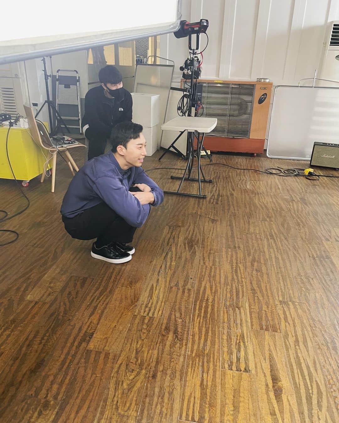 フンのインスタグラム：「#kissme #ukiss #I #Wish  즐거운 오후 보내고 계신가요??ㅎ (이 사진은 연기하는 수현이형이 너무 멋져서 즐거워 하는 훈이)」