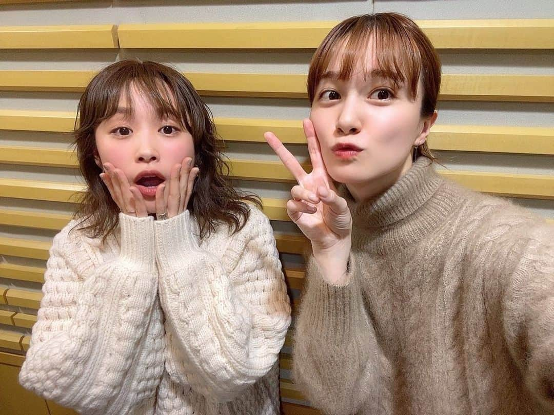 高橋愛さんのインスタグラム写真 - (高橋愛Instagram)「仕事始めは、ロビンと📻❤️ ㅤㅤㅤㅤㅤㅤㅤㅤㅤㅤㅤㅤㅤ ㅤㅤㅤㅤㅤㅤㅤㅤㅤㅤㅤㅤㅤ ロビンに いっぱいいっぱい 助けてもらってます！ ㅤㅤㅤㅤㅤㅤㅤㅤㅤㅤㅤㅤㅤ 毎回すごいなぁって 勉強になる！ ㅤㅤㅤㅤㅤㅤㅤㅤㅤㅤㅤㅤㅤ 今年も よろしくね！ ㅤㅤㅤㅤㅤㅤㅤㅤㅤㅤㅤㅤㅤ #kireinote #kireinotelounge  #radio #岡田ロビン翔子 #可愛い後輩 #いつもありがとう #高橋愛  kireinotelounge@youtube もよろしくお願いします😆🙏🏻」1月8日 14時29分 - i_am_takahashi