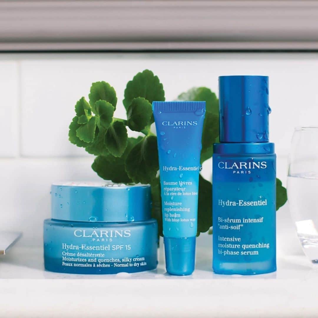 Clarins Australiaさんのインスタグラム写真 - (Clarins AustraliaInstagram)「Like a tall glass of water for your skin, our Hydra-Essentiel products are infused with the ‘Kalanchoe’ also known as the Leaf of Life. Found in Madagascar, its leaves retain a high water content to give a dose of hydration to the skin. 🌿⁣ ⁣ #ClarinsAus #ClarinsSkincare #Hydration #Hydrating」1月8日 14時31分 - clarinsanz