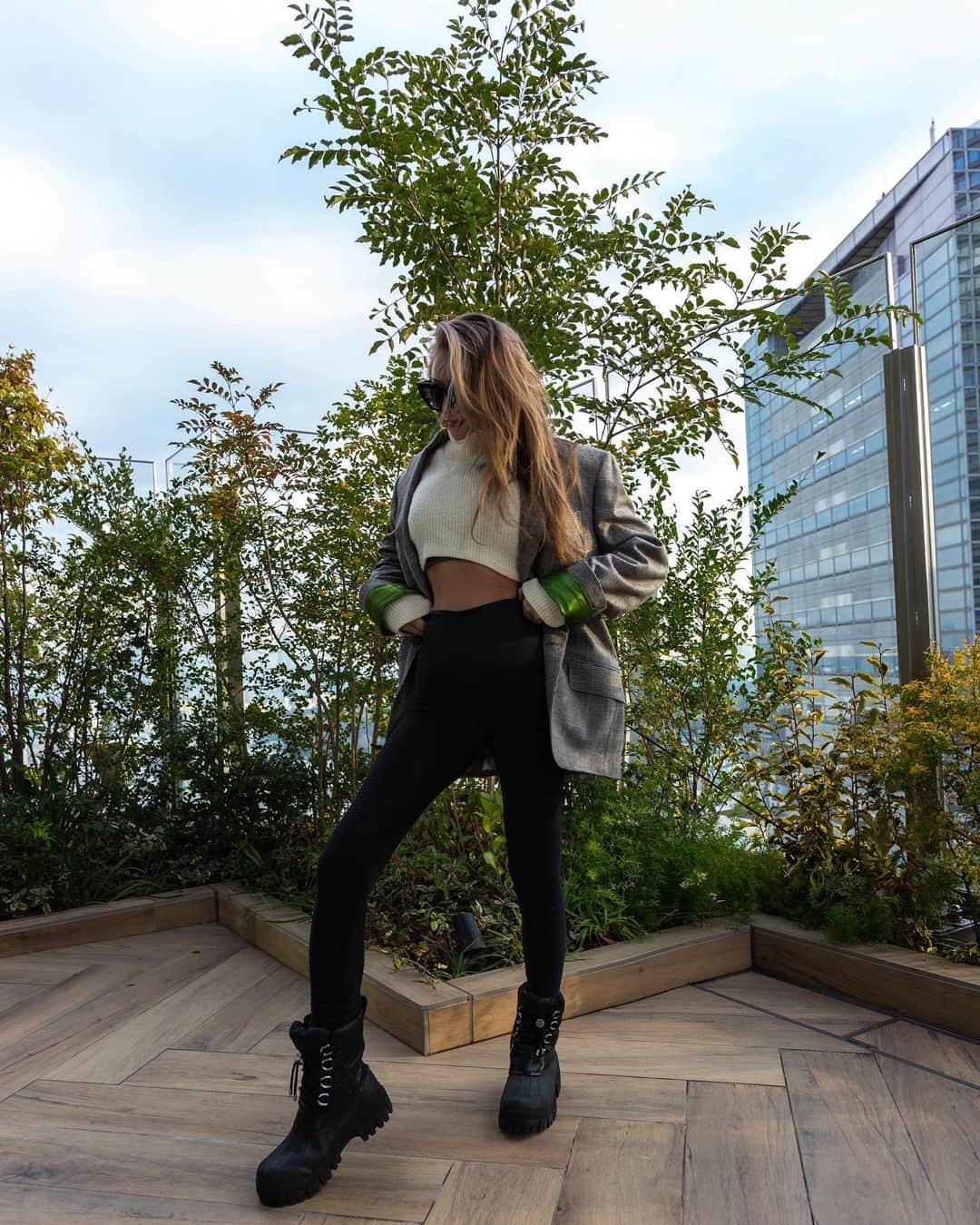 MARISのインスタグラム：「Jacket 🧥 @etro 💚  Boots 👢 @revolve @ragandbone  #リボルブクロージング」