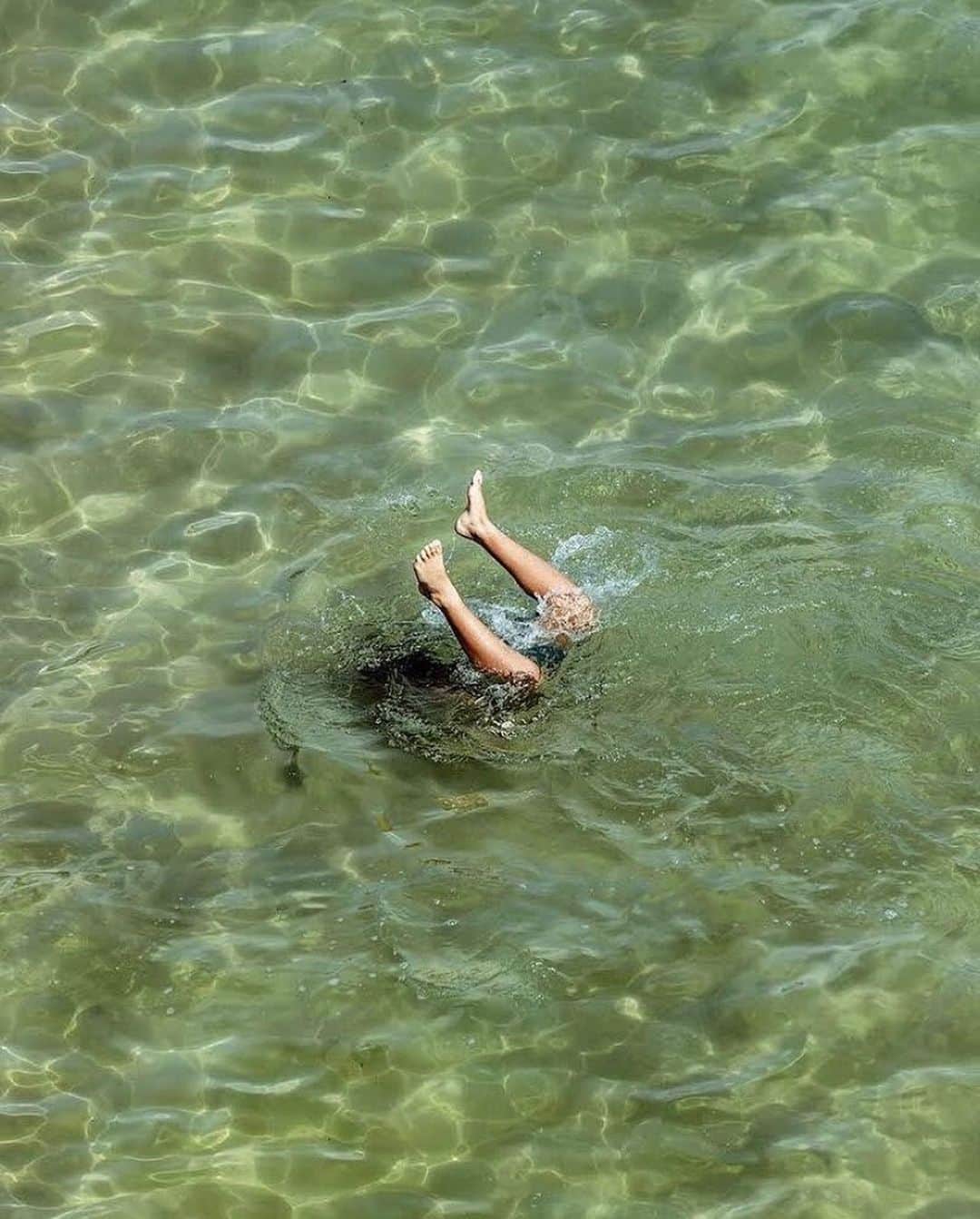 ト・サンウのインスタグラム：「여행이 그리울 때 꺼내보는 사진. @yosigo_yosigo 🙏 🏄‍♀️」