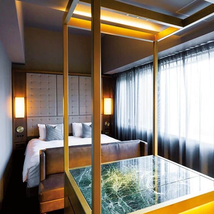 フィガロジャポンさんのインスタグラム写真 - (フィガロジャポンInstagram)「【“プレミアムエコノミー”で、ちょっとした贅沢を。】⠀ 日本の上質なもてなしを提供するロイヤルパークホテルホテルズから、もっと自由に自分らしく過ごせる場として生まれた新ブランド、キャンバス。シンプルモダンな部屋は、位置によってめずらしいインテリアがあるのも魅力。⠀ photo : TOMOKAZU OHSE, réalisation : KIYOMI FURUSAWA⠀ #figarojapon #フィガロジャポン #フィガロ2月号 #旅する気分で東京のホテル。 #ホテル #tokyo #東京 #銀座 #ザロイヤルパークキャンバス銀座8」1月8日 15時00分 - madamefigarojapon