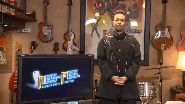 NESMITHのインスタグラム：「金曜深夜の音楽フェス🎵 NES-FES.✨ 2021年初回の放送です🎍✨  2021年は、NESMITHアーティスト活動20年！EXILEデビュー20周年！ そんなアニバーサリーイヤー１発目のNES-FES.は超豪華！   ・SPECIAL１:今回のスペシャルゲスト1組目は、EXILE TRIBEのリーダーであり、新生EXILEを牽引するEXILE AKIRA! 14人となった新生EXILEについてやデビュー20周年の今年の活動などEXILE TRIBEエンタテインメントに懸ける想いをNESMITHとサシで語り合います!  ・SPECIAL２:BAND-MAID 全世界から注目を集めるメイド服で超絶ロックを鳴らす5人組 “BAND-MAID” から熊本出身の小鳩ミクがVo.SAIKIとともにリモートで里帰り！2021年早々にリリースされるNewアルバムの話を仲良しなNESMITHとたっぷりトークします。  ・SPECIAL:2021年運勢占い 超人気占い師 “イヴルルド遙華” がNESMITHをはじめEXILE、BAND-MAIDの2021年の運勢を占う！もちろん視聴者のみなさんの運勢もずばり占います！開運グッズのプレゼントもあります！  ★1/8（金）24:55 ON AIR！ #EXILE #NESMITH #NESFES @tkunesfes  #AKIRA さん @exileakira_official  #bandmaid  @bandmaid.jp  @saiki_bandmaid  @kobatomiku  #イヴルルド遙華 さん @evelourdes_haruka」