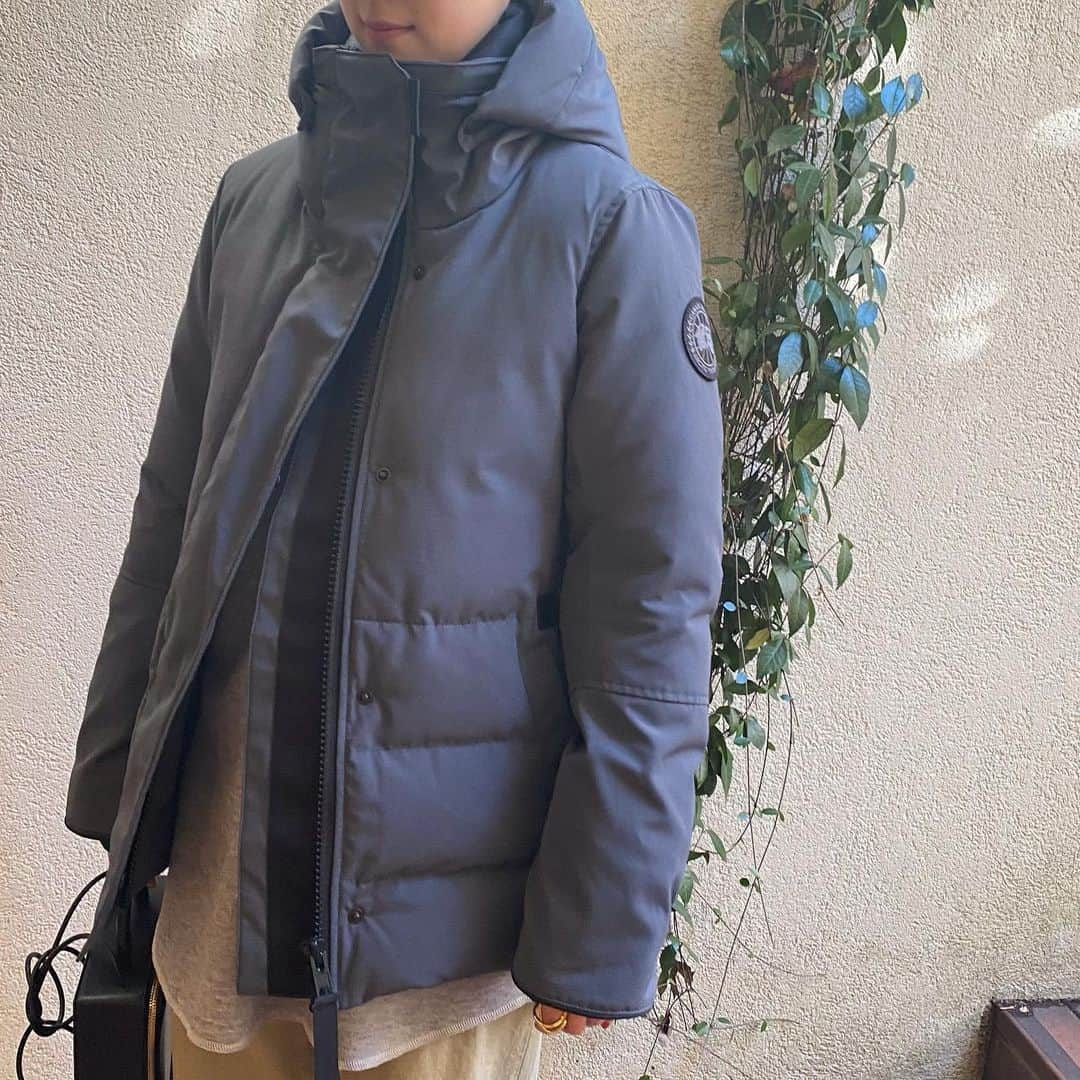 【ANN DE ARKさんのインスタグラム写真 - (【ANN DE ARKInstagram)「PICKUP ITEM﻿  ﻿ 《 CANADA GOOSE 》﻿ ＜LYNDALE PARKA(リンデール パーカー)＞﻿ -BLACK LABEL/BLACK DISC-﻿ ￥107,800（税込）﻿ ﻿ 《 BALLAST ARK 》﻿ RELAX RAGLAN PULLOVER﻿ ￥10,120（税込）﻿ @arkstates @dearbyark にてお取り扱い　 ﻿ 《 MADISON BLUE 》﻿ CHINO HIGH WAIST PANTS﻿ ￥42,900（税込）Sサイズ着用﻿ ﻿ 《 building bloc》﻿ BOX﻿ ￥69,300（税込）﻿ ﻿ ﻿ スタッフ身長166cm﻿ ﻿ ﻿ オフィシャルサイトの在庫と店頭在庫は共有しております。﻿ 商品に関しましては、お気軽にコメントや店舗までお問い合わせください。﻿ ⬇︎⬇︎⬇︎﻿ @ann_de_ark  @arknets_official﻿ #fashion #栃木 #宇都宮 #ショップ  #arknets #anndeark #annstyling #anncode #CANADAGOOSE #madisonblue #﻿BALLASTARK #MaisonMargiela #buildingblock」1月8日 15時09分 - ann_de_ark