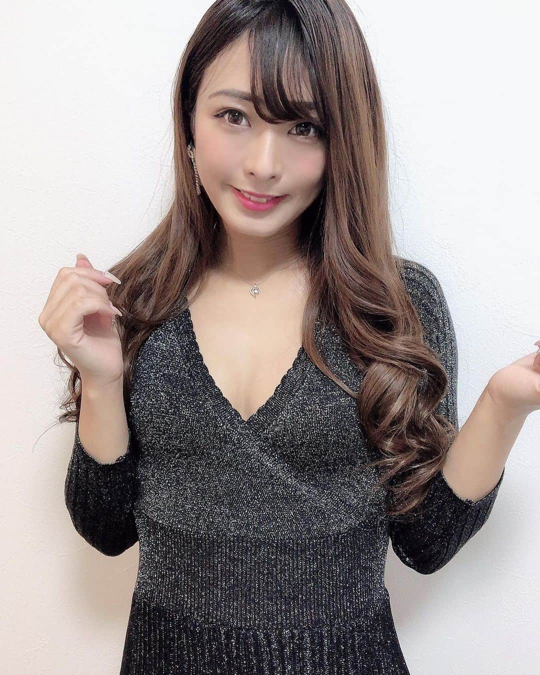 Fujikoのインスタグラム：「today's fashion💃💃✨  今日は19時ごろにお知らせがあるよ💕  是非チェックしてね！  #Fujiko#アーティスト#fashion」