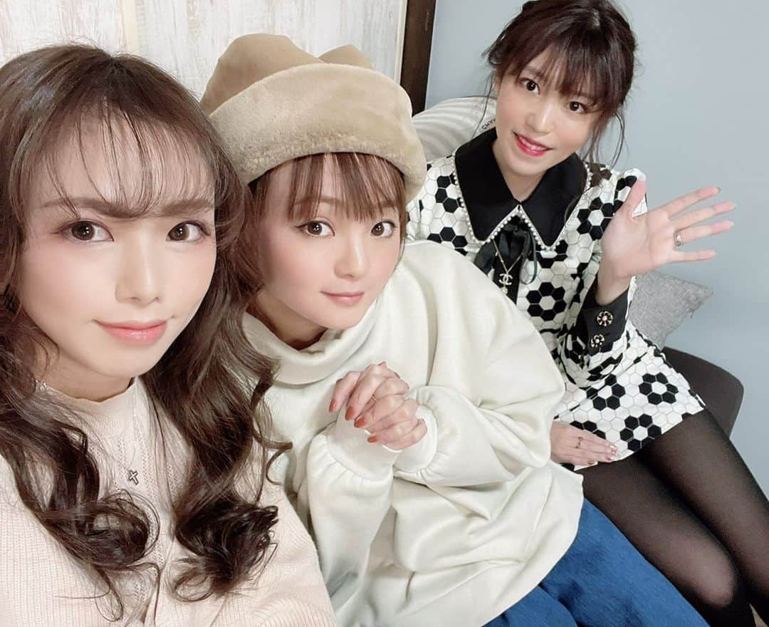 朝比奈果歩さんのインスタグラム写真 - (朝比奈果歩Instagram)「とりあえず神回だから聴いて（笑） 、 、 #市川うららFM 「Reina+Worldの博士になりかけのRadio」通称 #ハカラジ  新春スペシャル🌸 、 1/10の15:30～16:00 OA📻 スペシャルゲストは #浅見ユウコ さん 、 、 特別虫企画もやっちゃいましたので是非聴き逃さずにお楽しみください❤ 、 大事なことだからもう一回言う。 今回はマジで神回（笑） 、 、 、 番組ページ:http://fmu.co.jp/hakase.html 視聴はコチラ:https://www.jcbasimul.com/radio/762/ 、 、 、 、 #ラジオ #ラジオ収録 #自撮り #セルフィー #セルカ #レースクイーン  #radio #selfie #selca #racequeen #rq  #无线电 #레이싱모델 #賽車女郎 #自拍 #셀카 #셀피 #라디오」1月8日 15時05分 - kaho_asahina