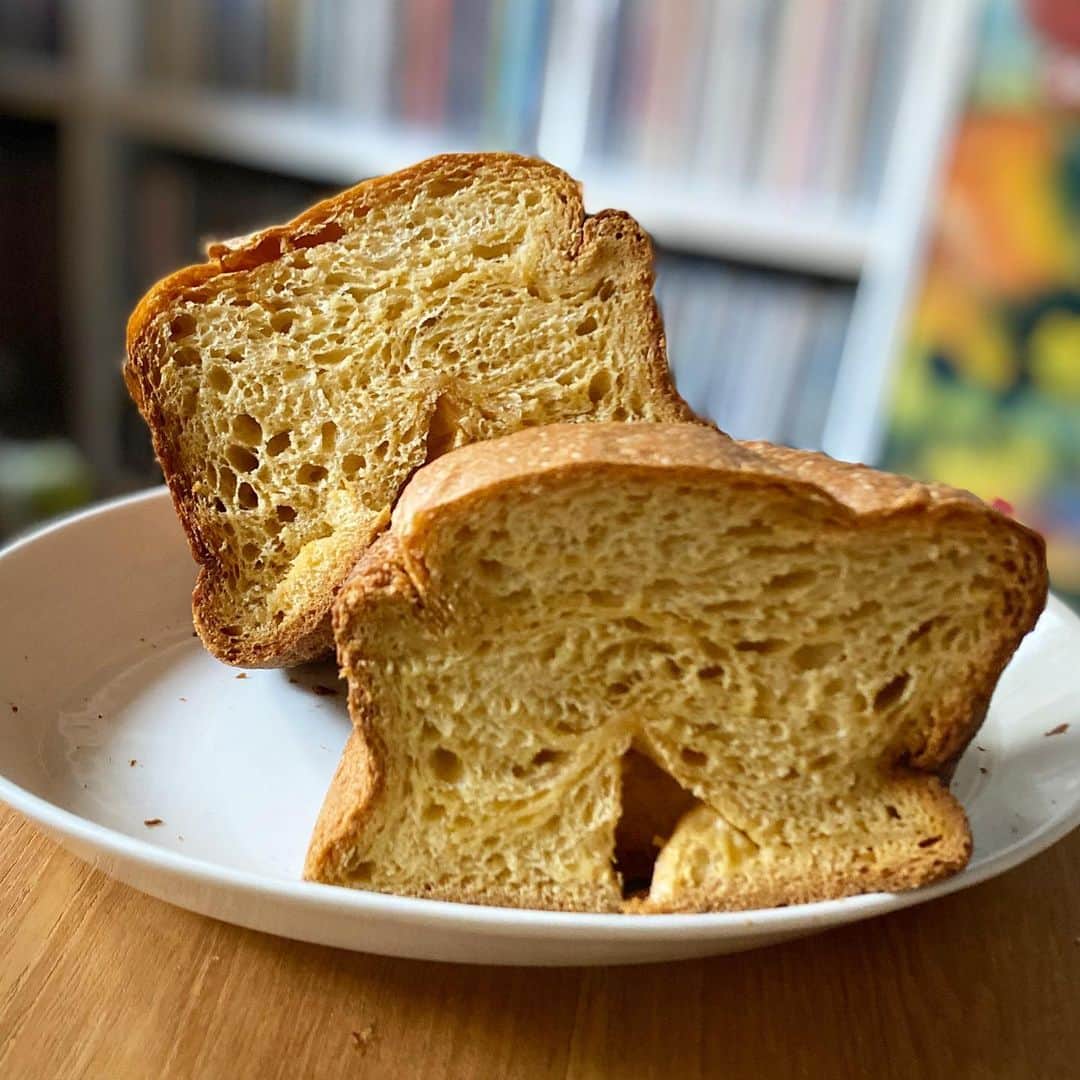山田稔明さんのインスタグラム写真 - (山田稔明Instagram)「緊急事態宣言が出たからパンを焼く。 #ymdパン」1月8日 15時29分 - toshiakiyamada